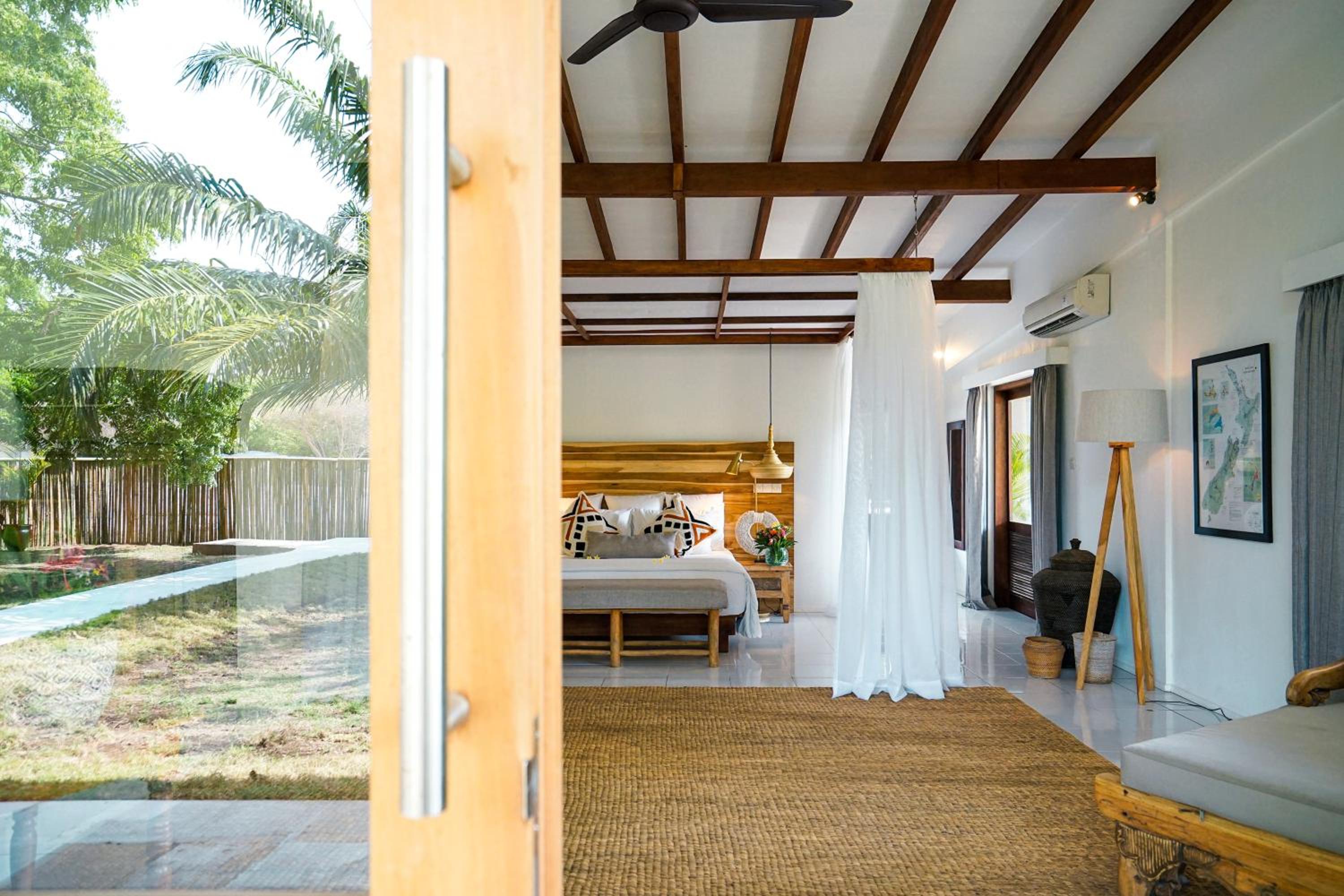 Lakeside Villa - Photo 14