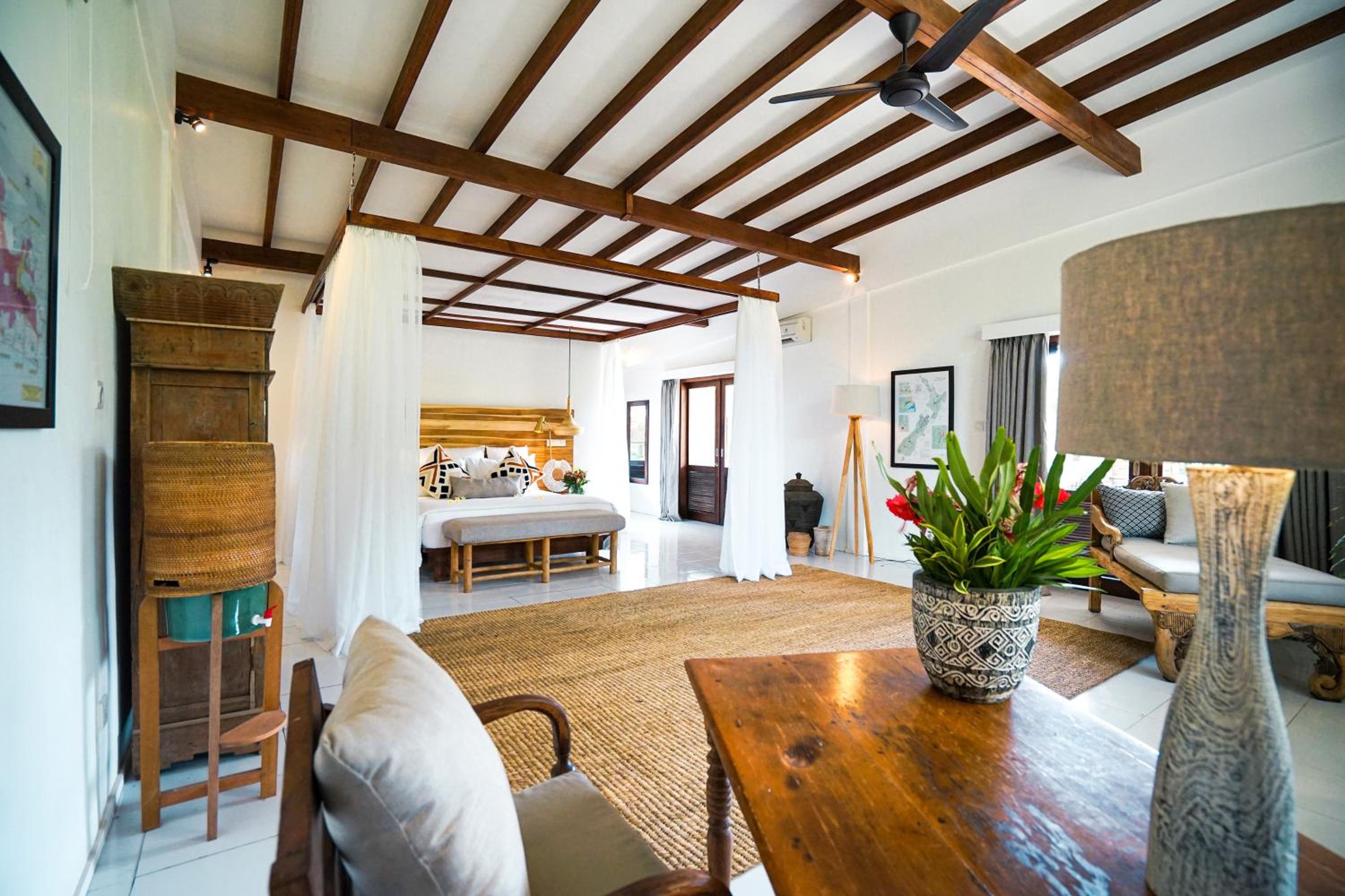 Lakeside Villa - Photo 18