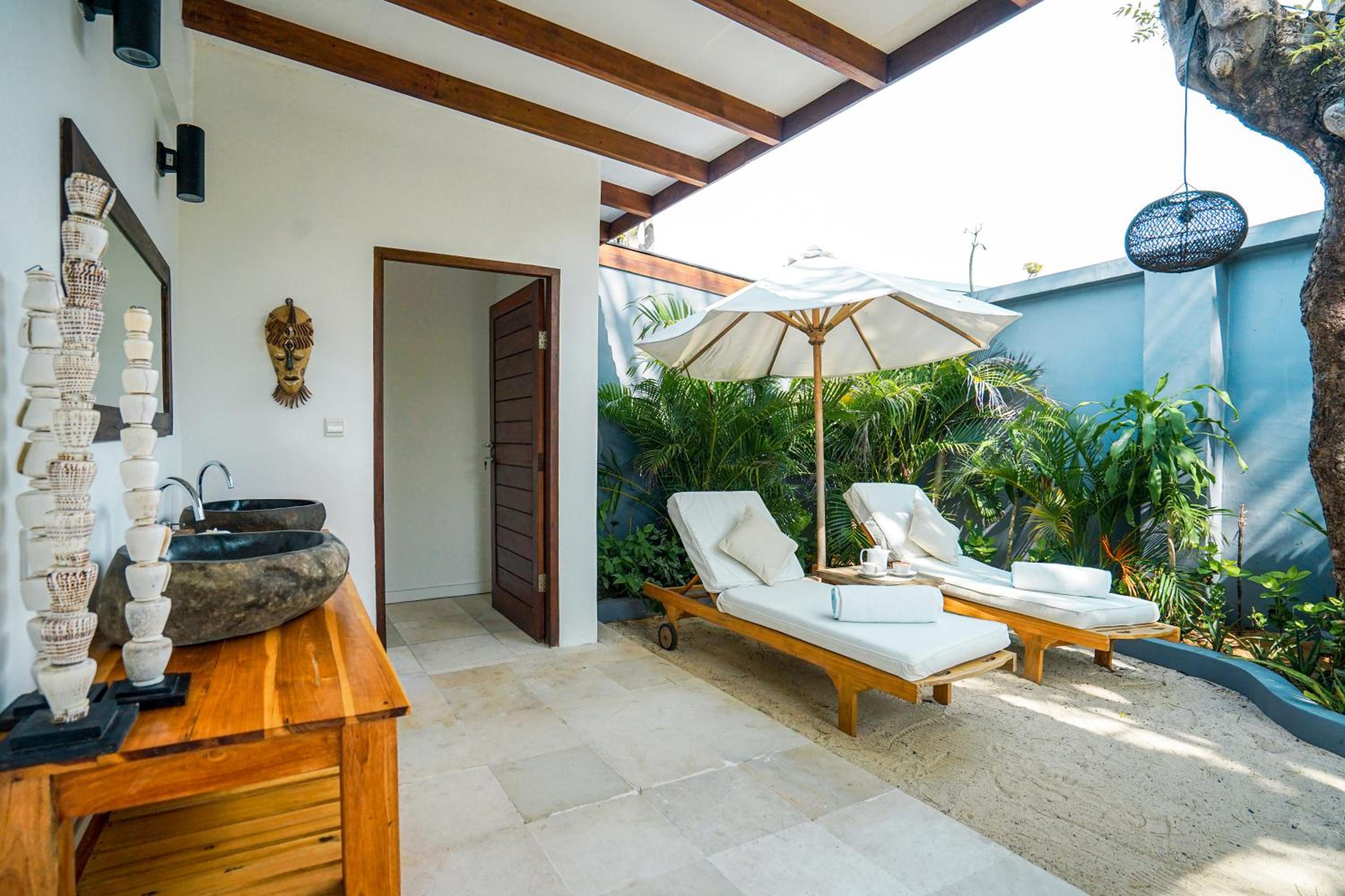Lakeside Villa - Photo 8