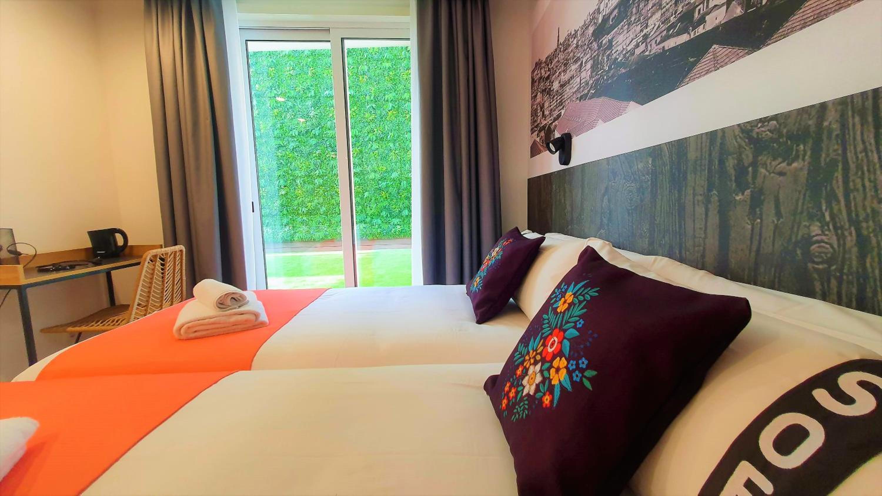 Twin Room - Photo 10