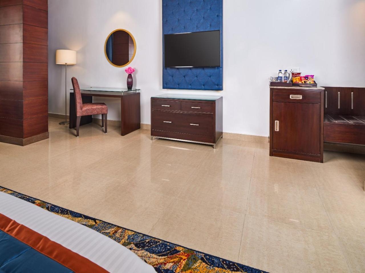 Superior King Room - Drop to Bangaga / Helipad once during the stay photo 2