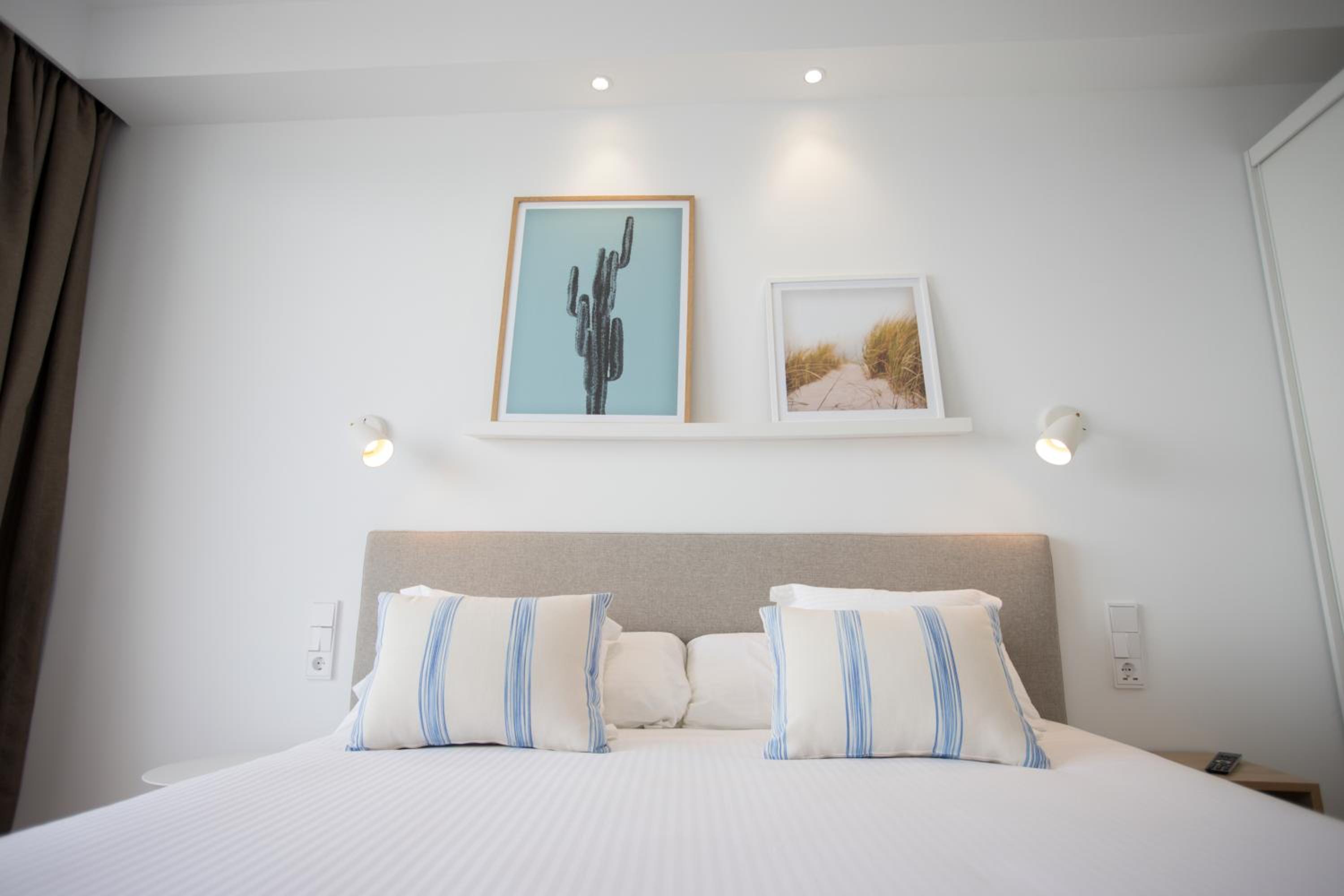 Double Room with Sea View - Photo 3
