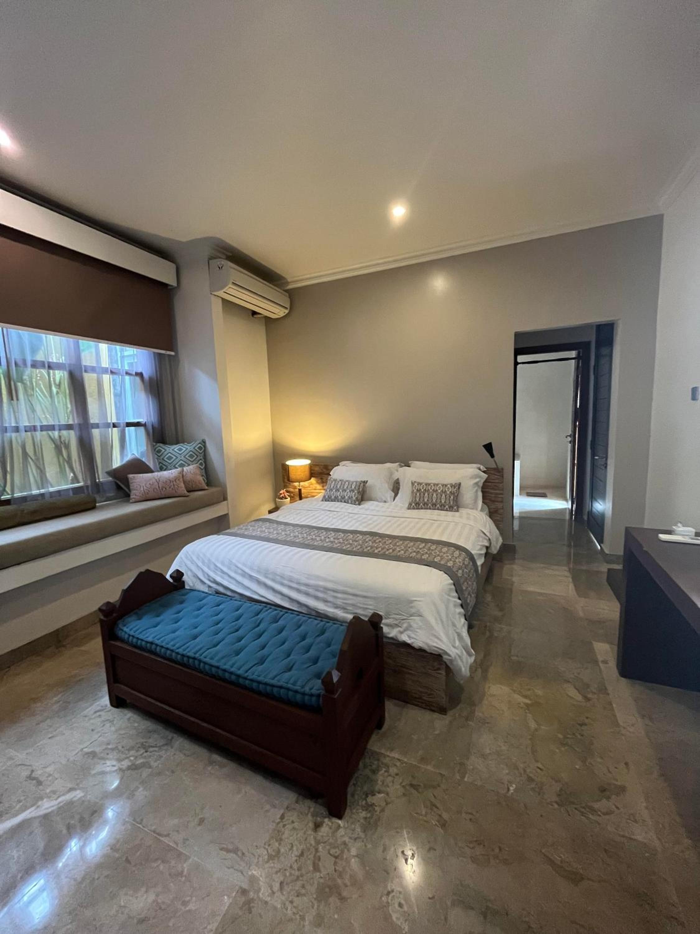 Deluxe Double Room with Bath - Photo 17