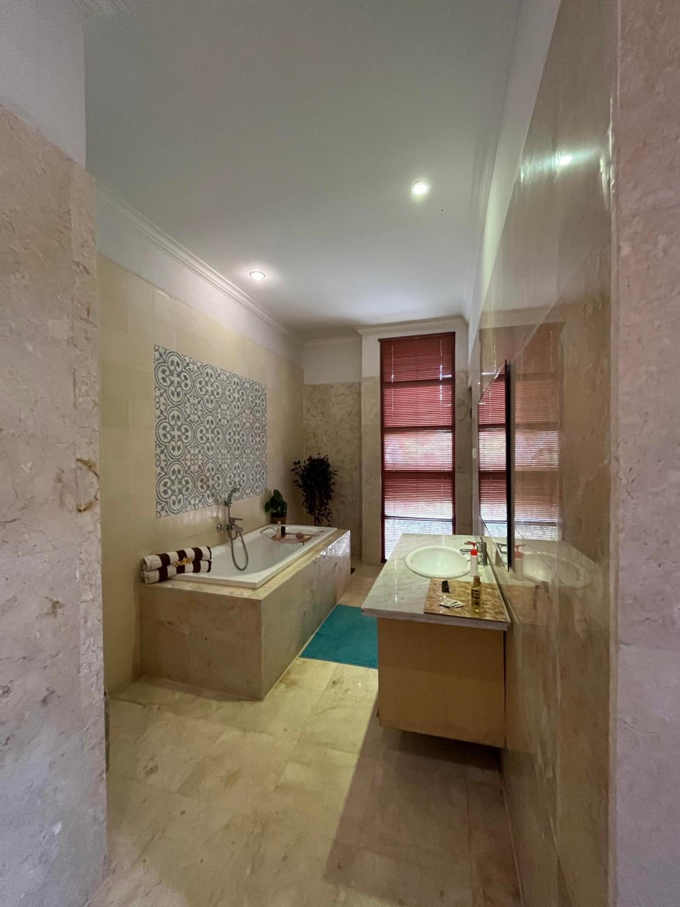 Deluxe Double Room with Bath - Photo 15