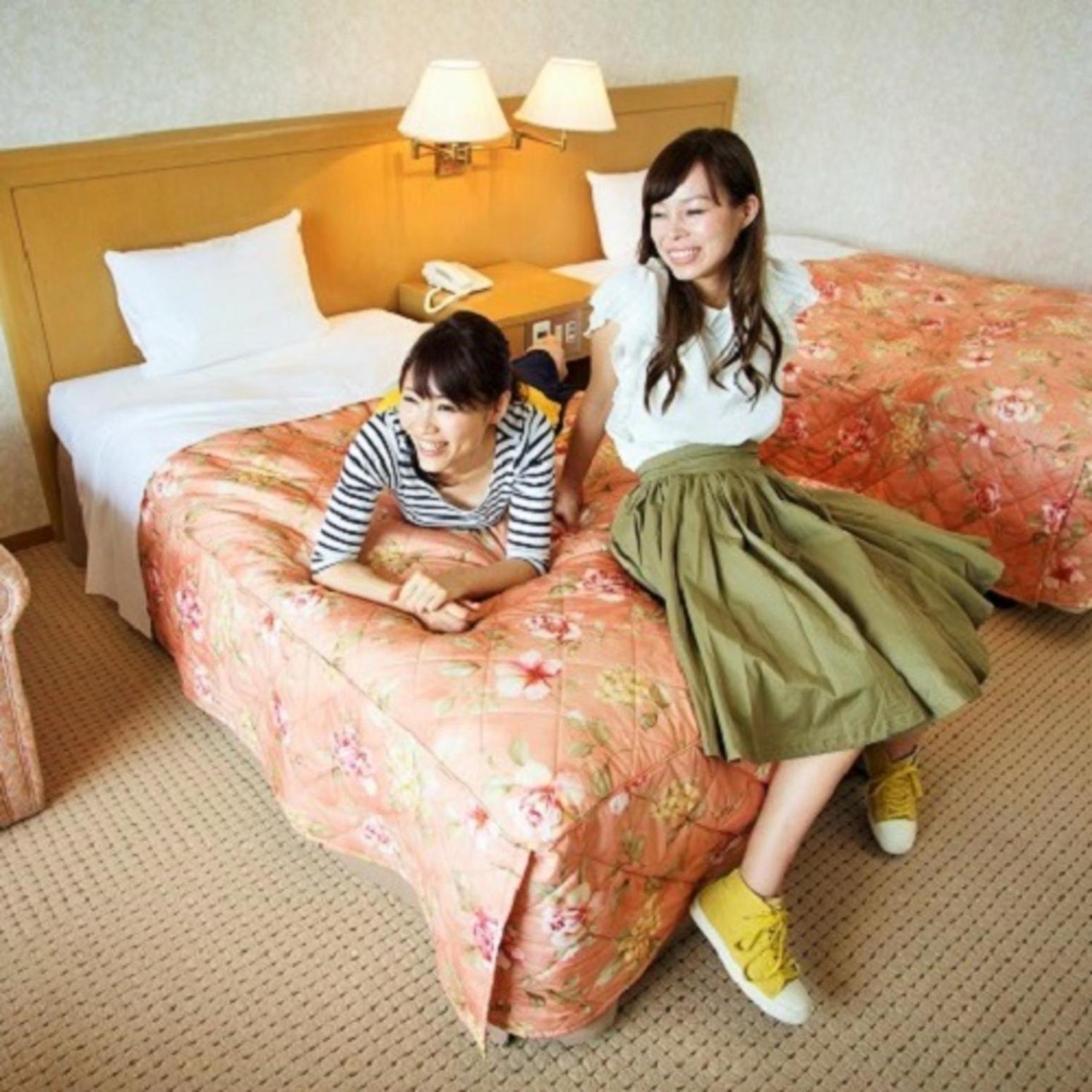 Twin Room with Lake View - East Building - Non-Smoking photo 3