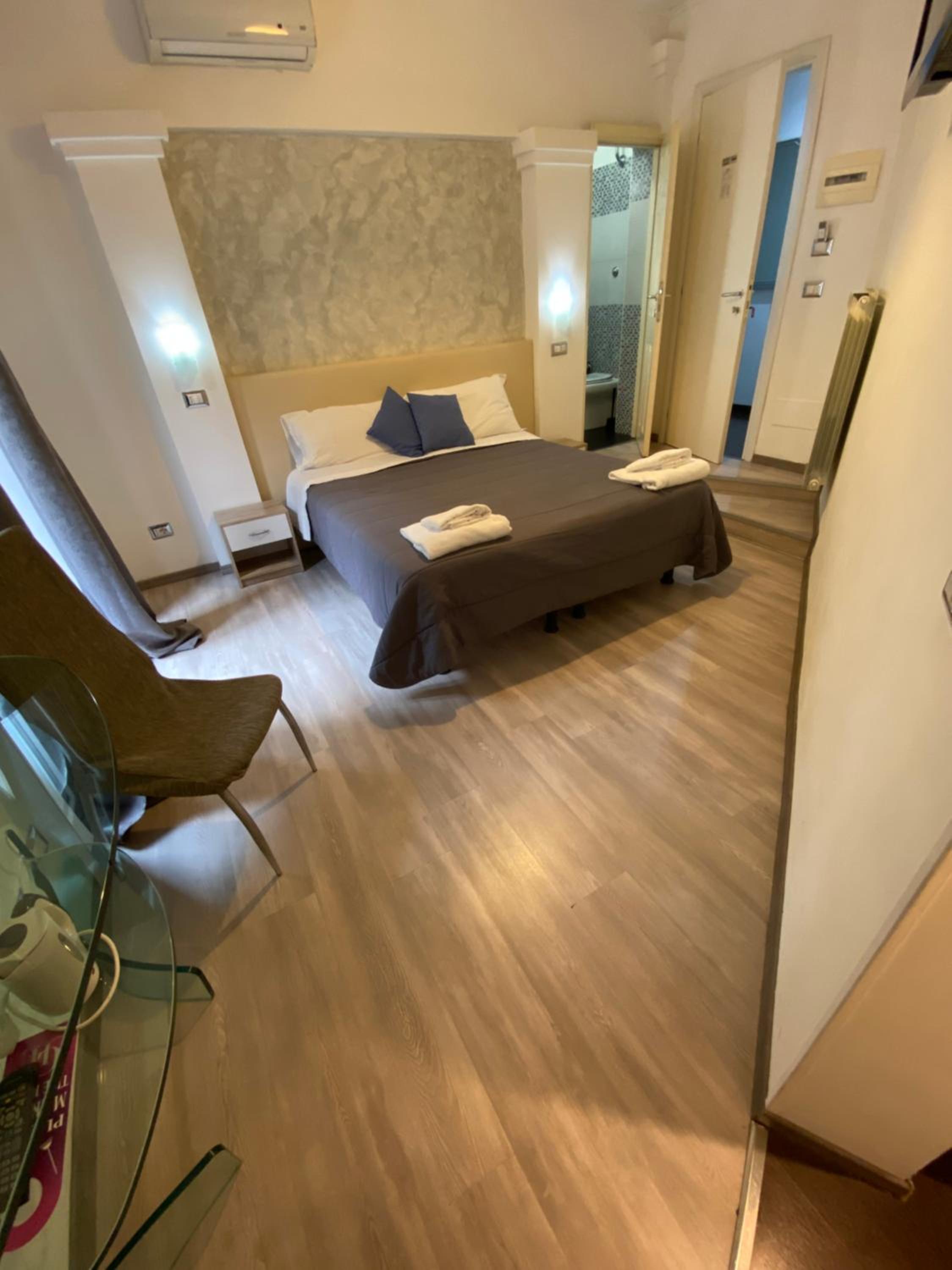 Standard Double Room photo 3