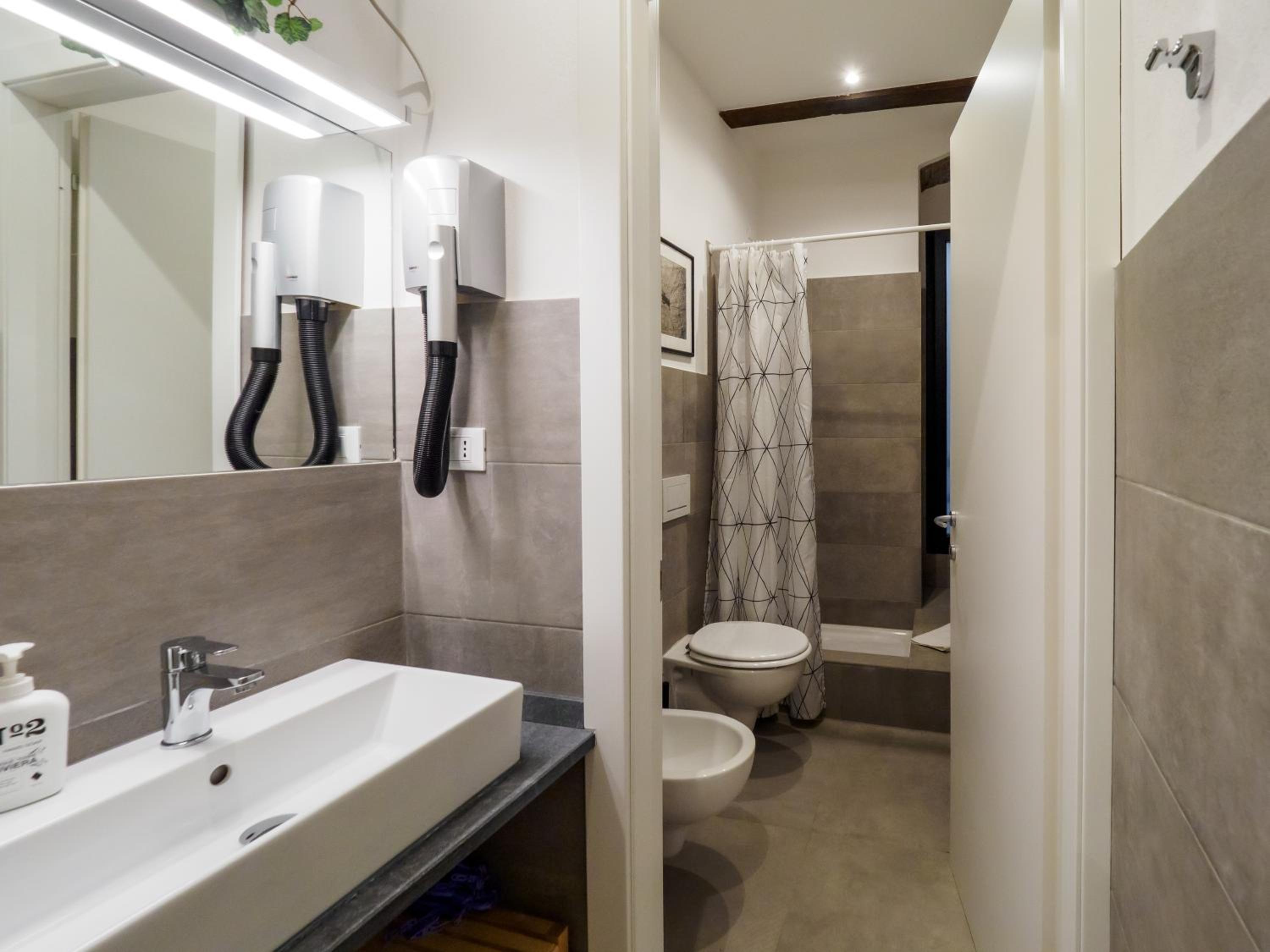 One-Bedroom Apartment - Photo 25
