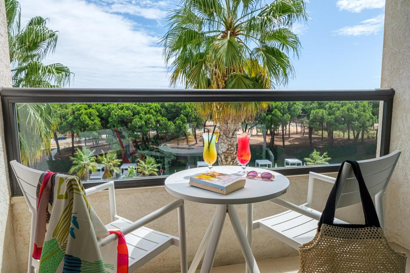 Junior Suite with Pool View photo 3
