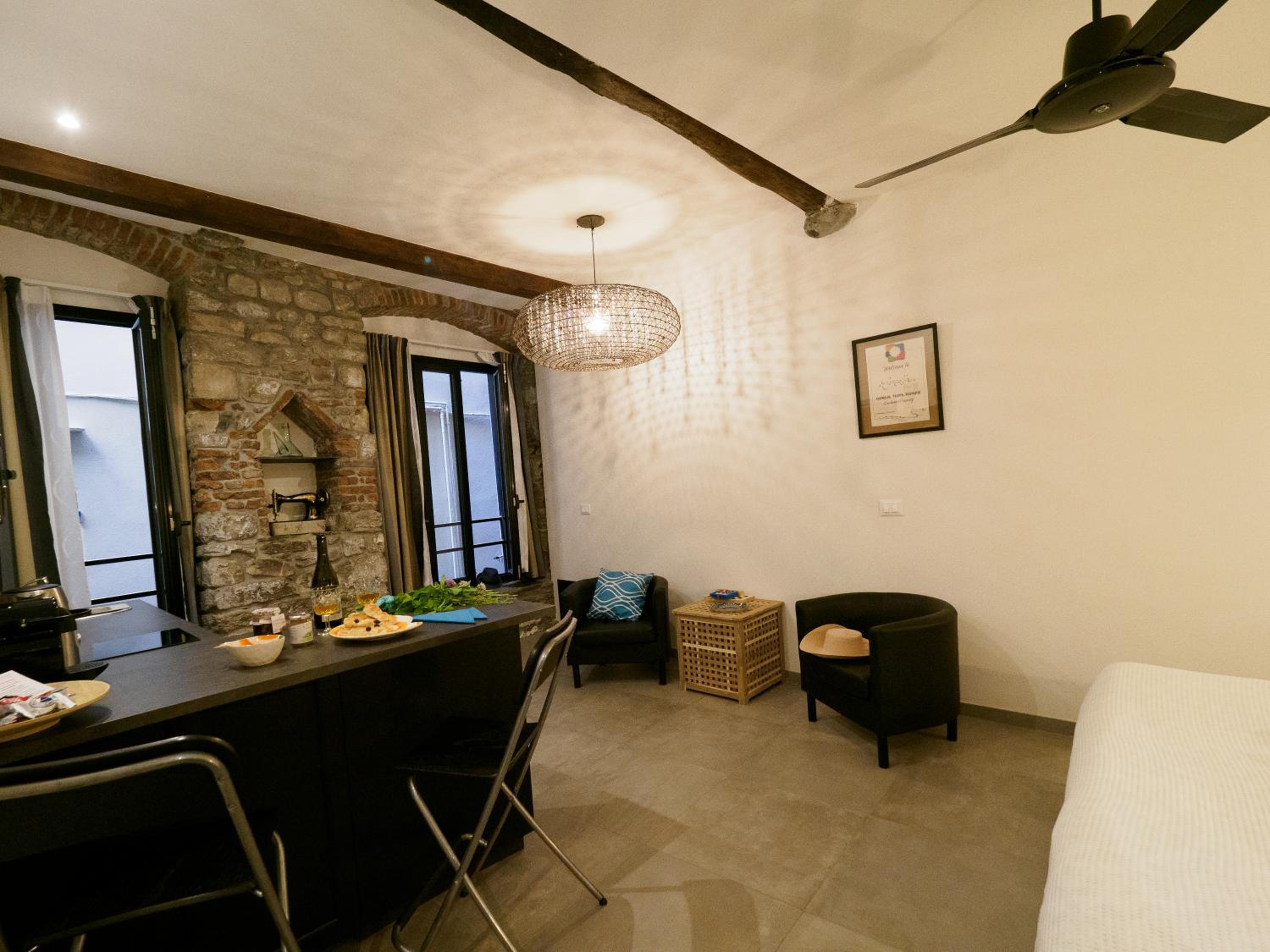 One-Bedroom Apartment - Photo 11