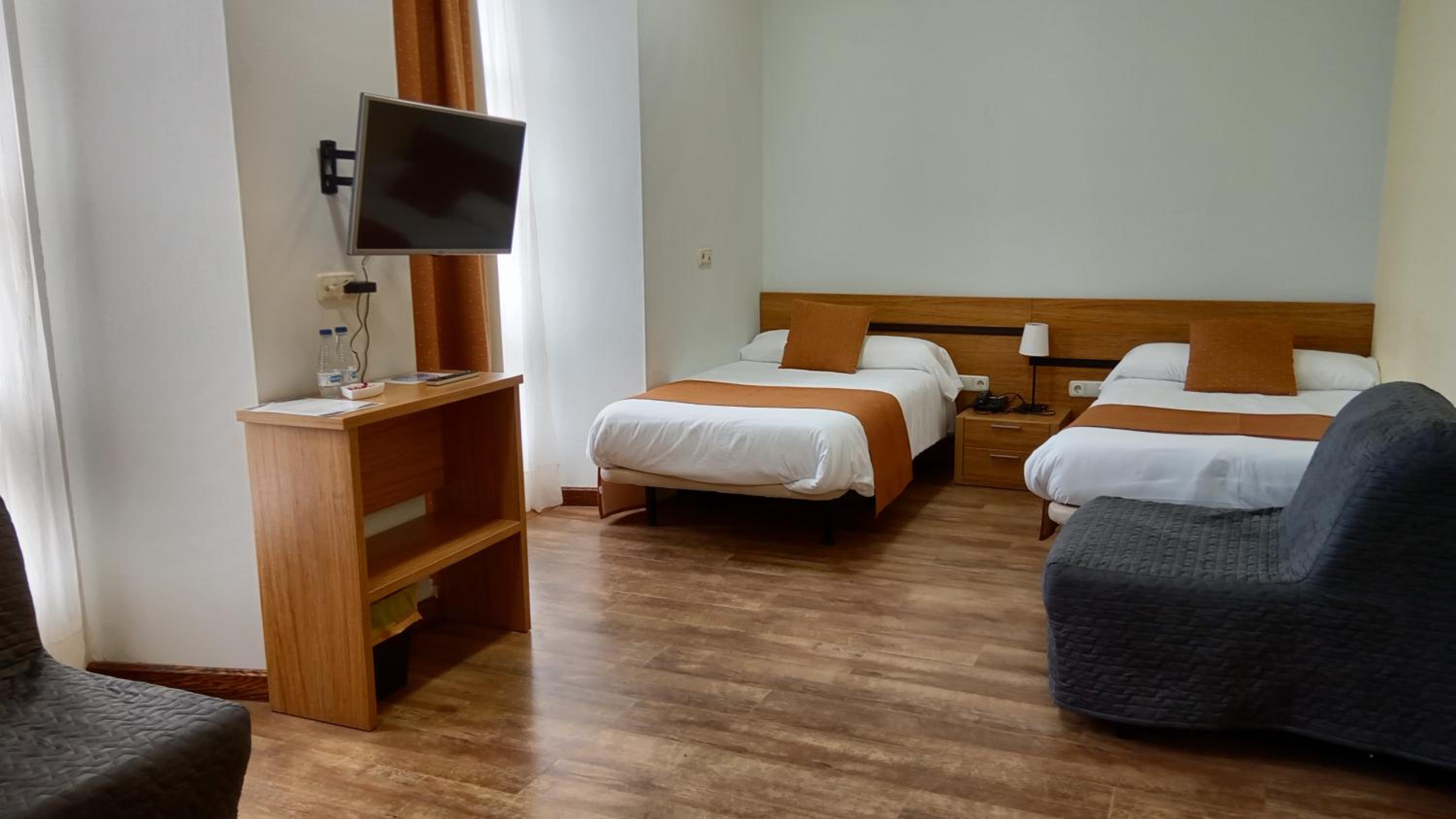Habitación familiar (2 adultos + 1 niño)