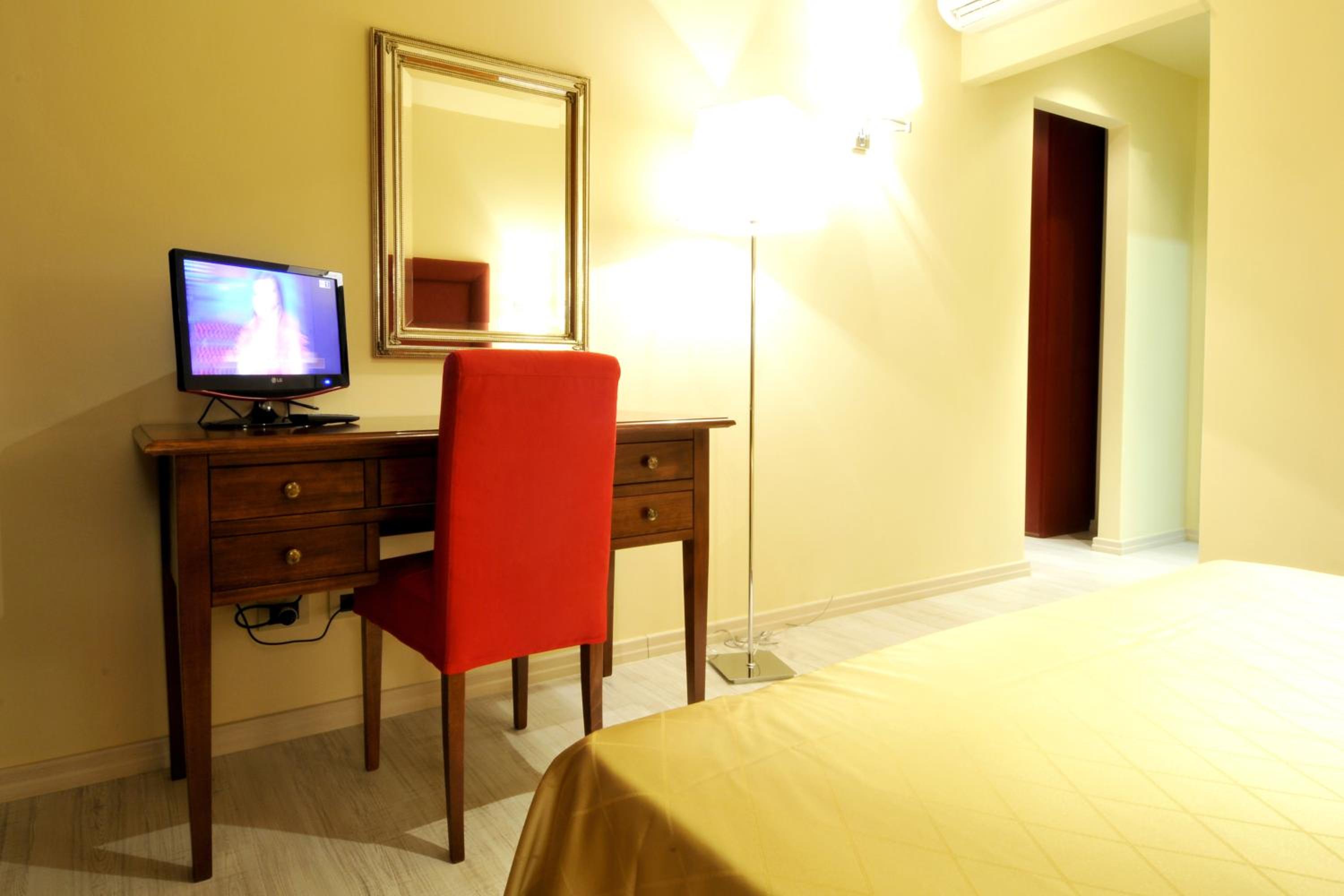 Two-Bedroom Apartment (4 Adults) - Photo 4