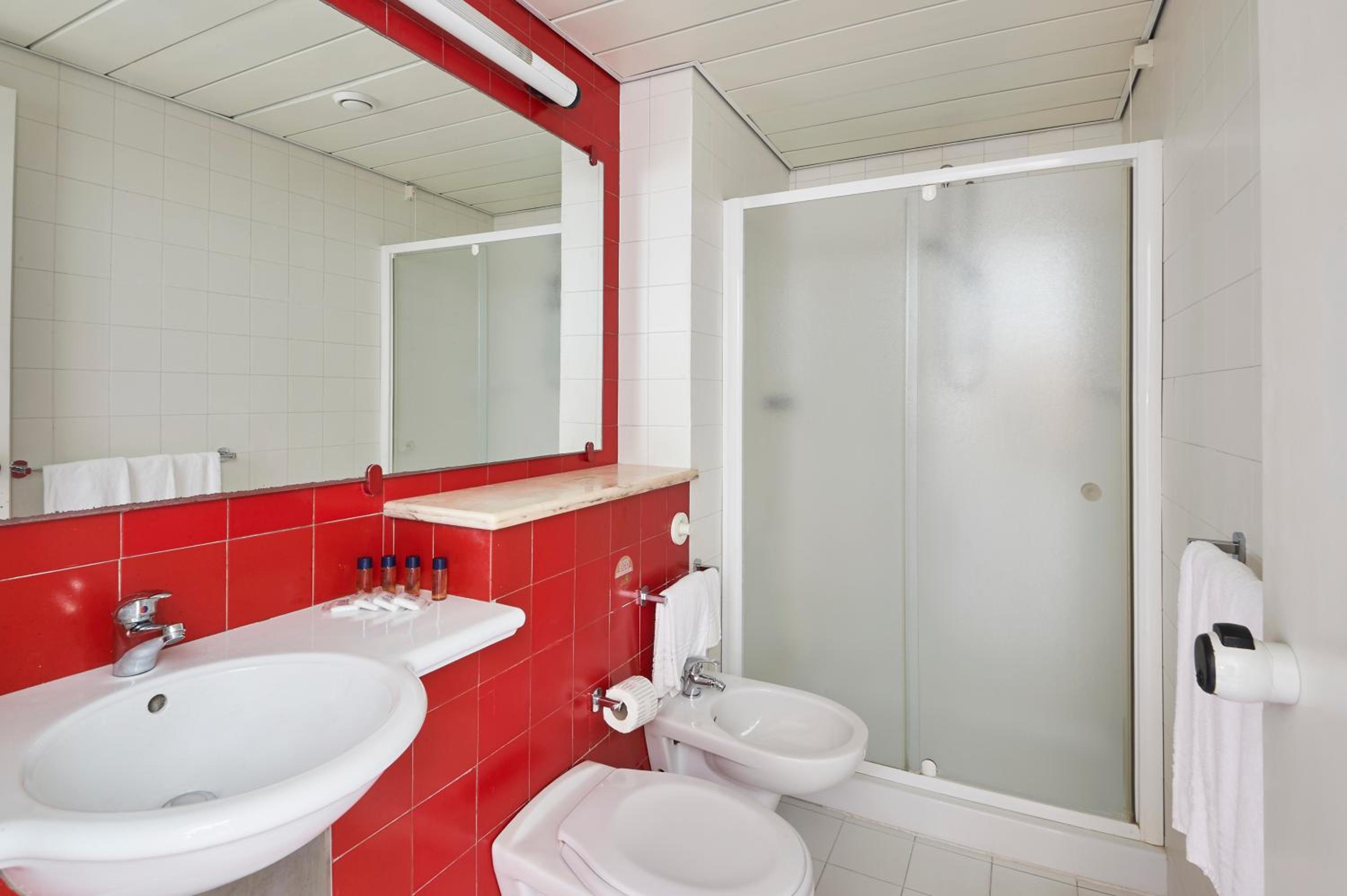Comfort Quadruple Room with Garden View photo 3