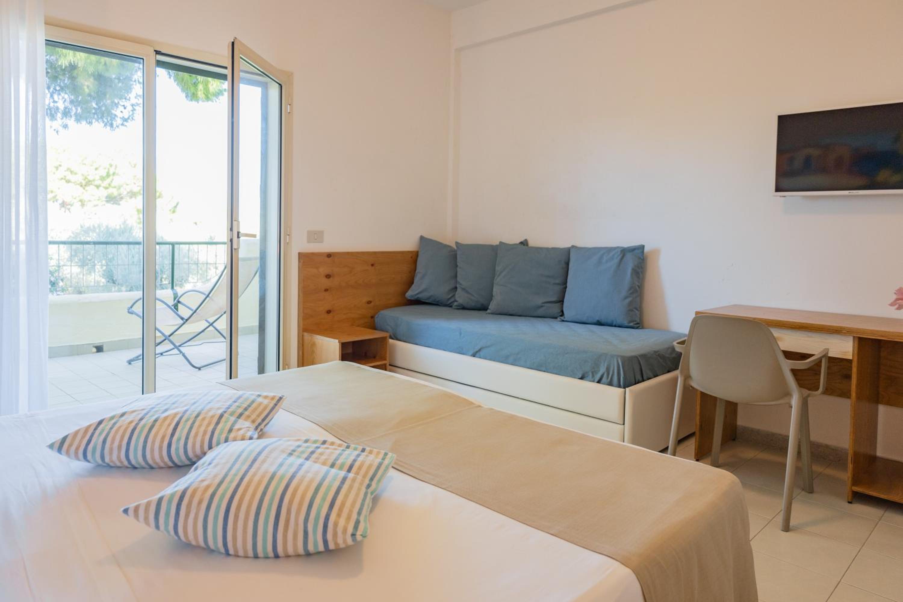 Comfort Triple Room with Garden View photo 3