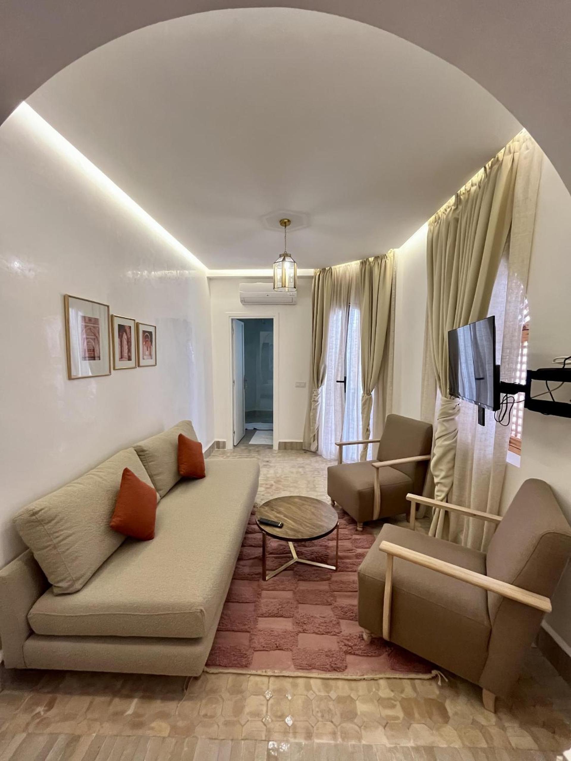 One-Bedroom Suite - Photo 1