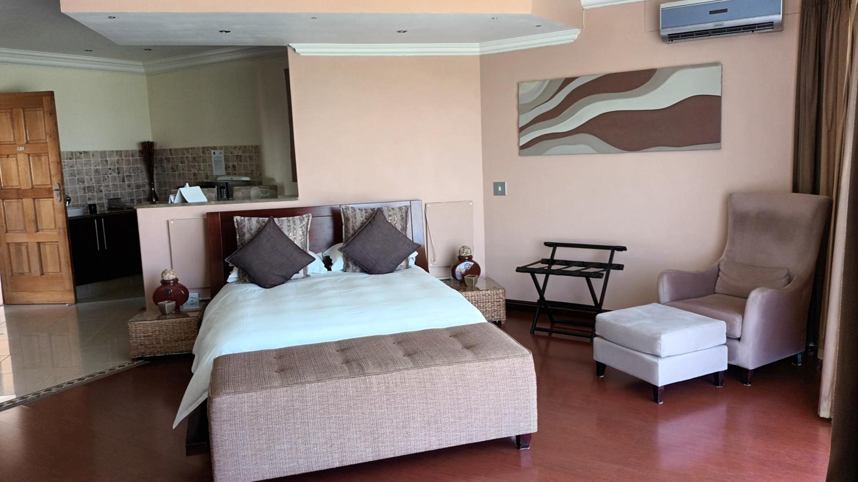 Executive Suite with Mountain View - Photo 14