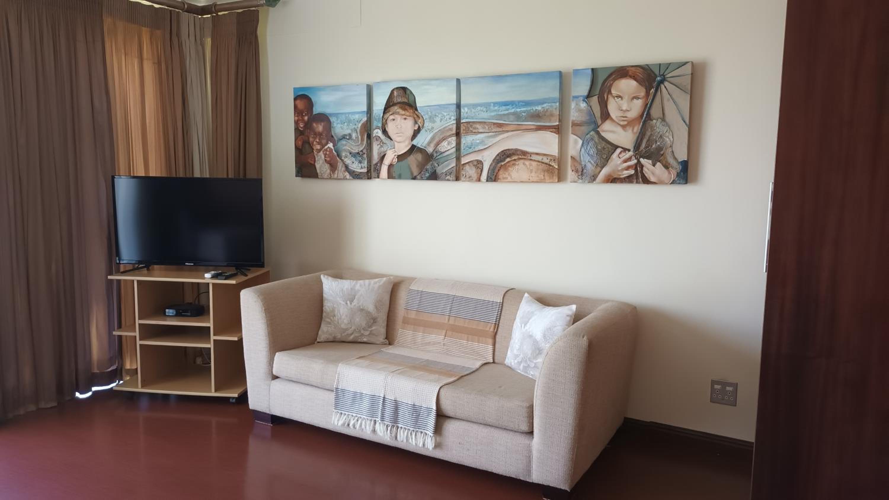 Executive Suite with Mountain View - Photo 5