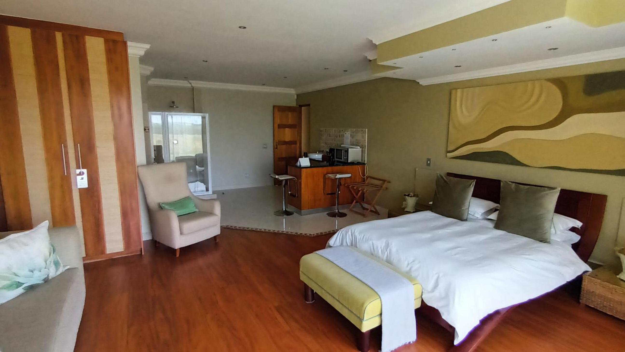 Executive Suite with Mountain View - Photo 8