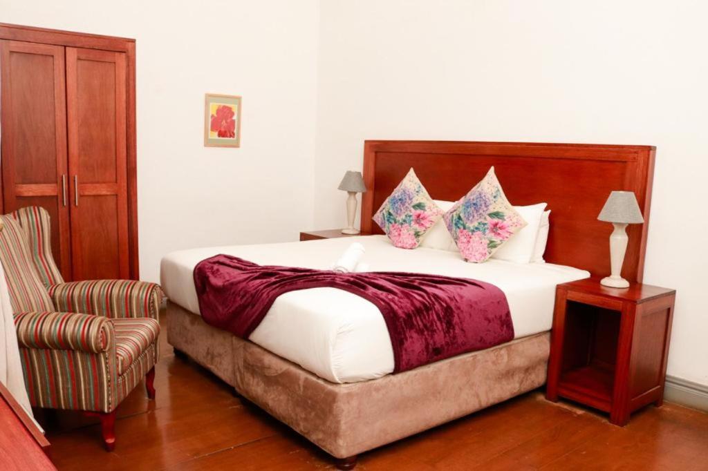 Double Room with Private Bathroom - Photo 7