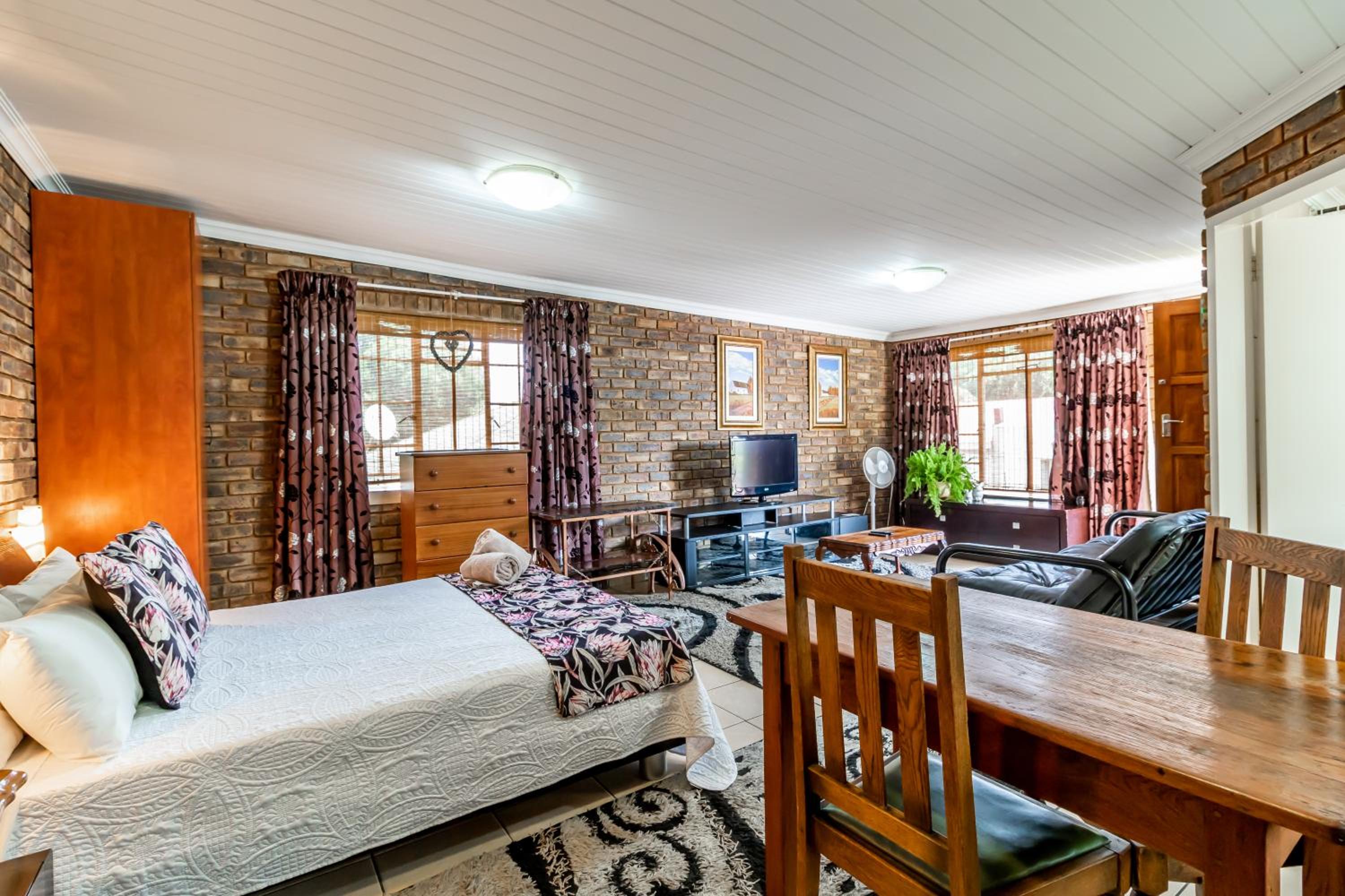 Apartment - Photo 2