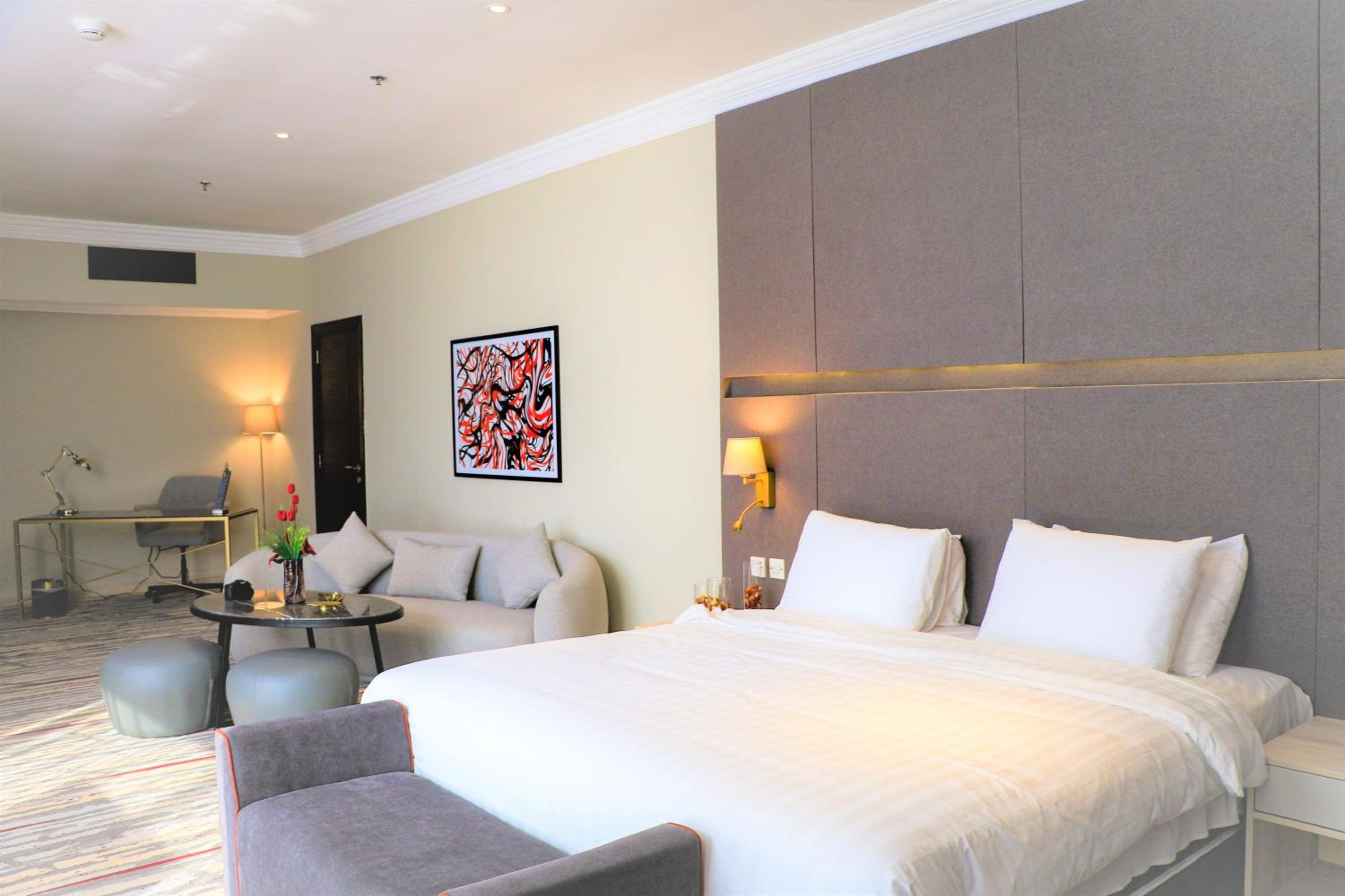 Classy King Room with City View - Non- Smoking - Photo 3