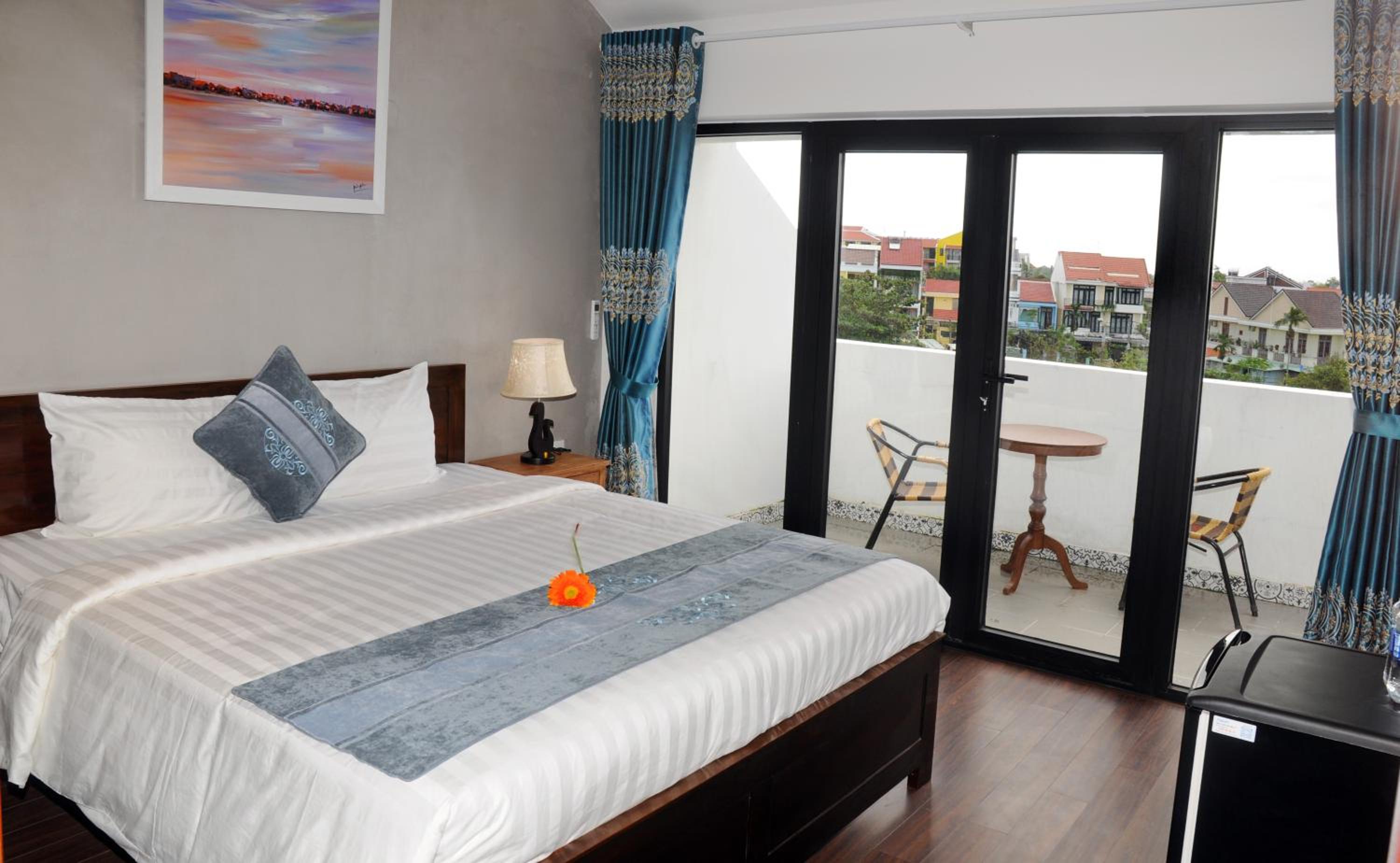 带阳台的顶楼客房