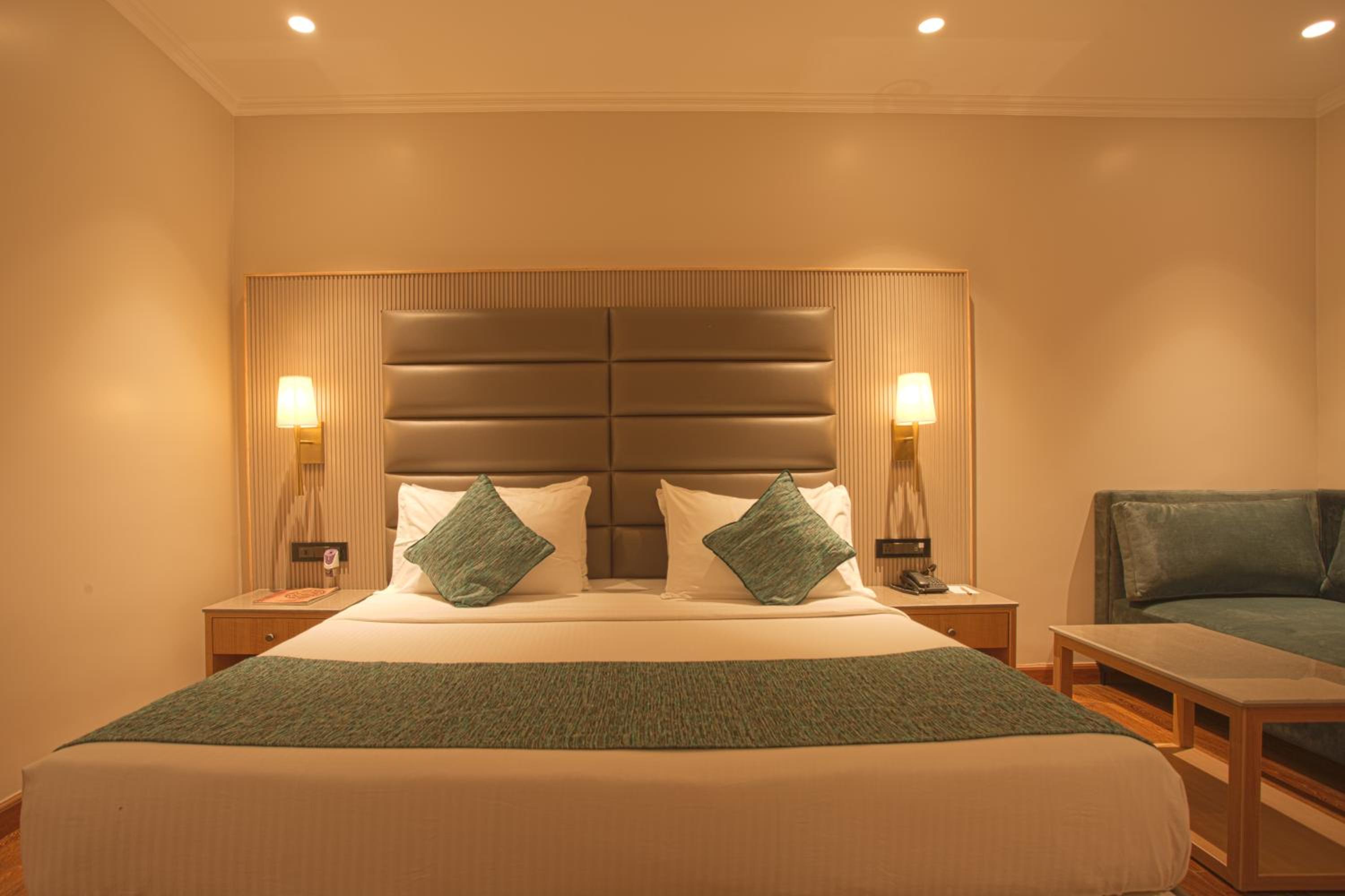 King Room with Pool View - Photo 6