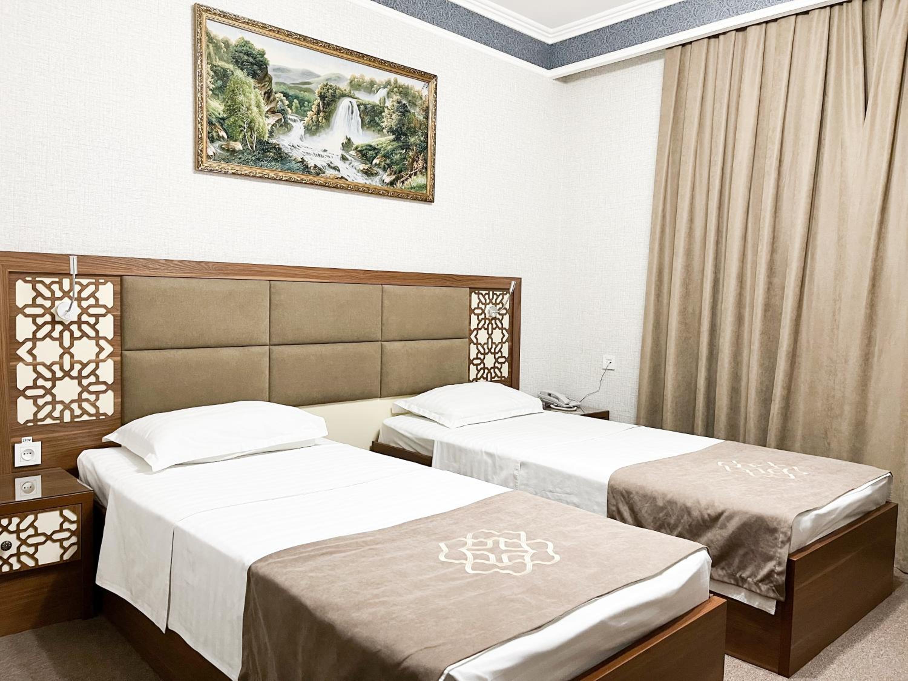 Standard Twin Room - Photo 7