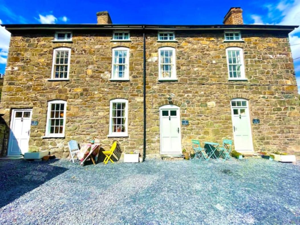 Three-Bedroom House photo 2