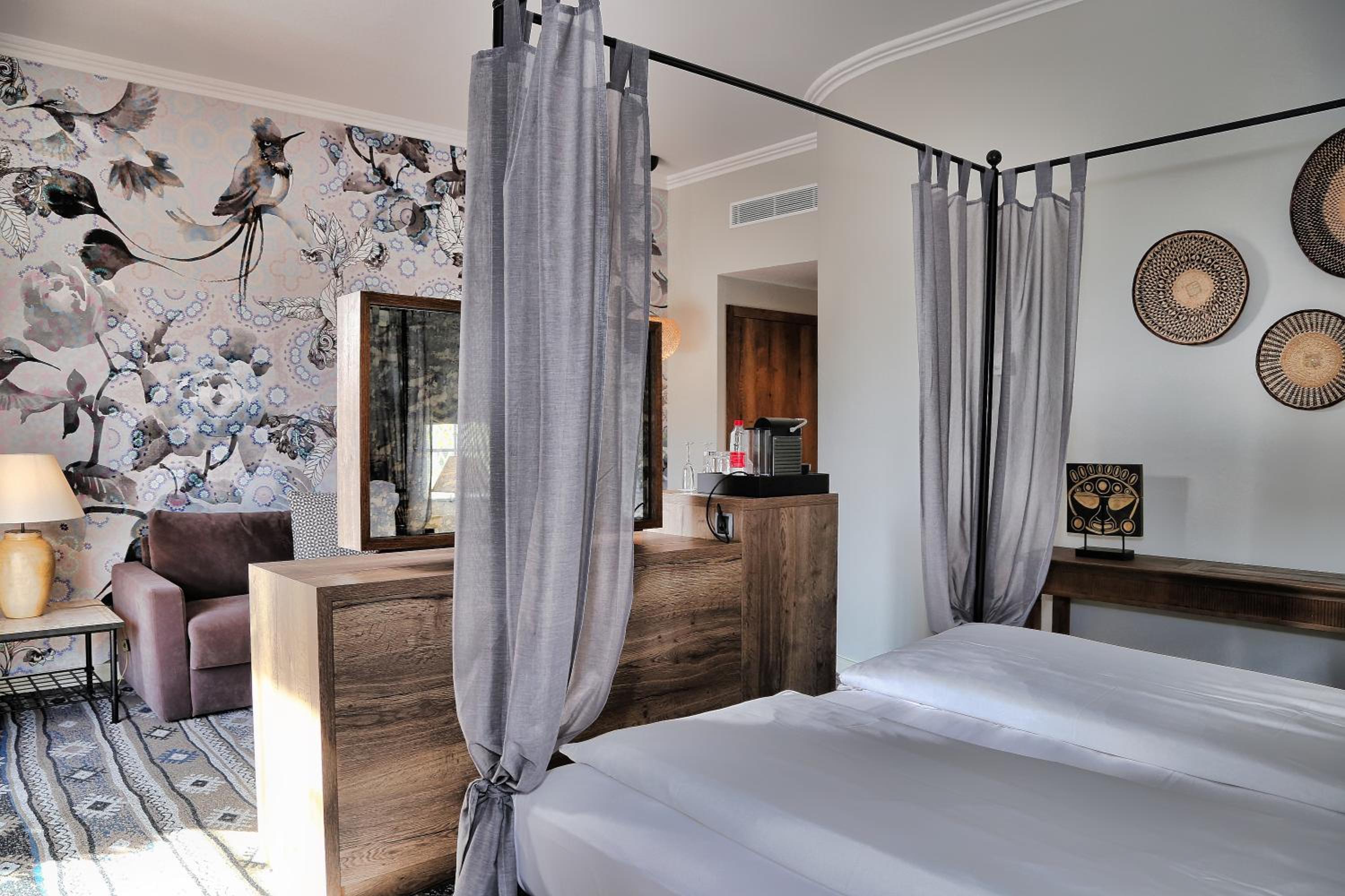 Deluxe King Room with Pool View