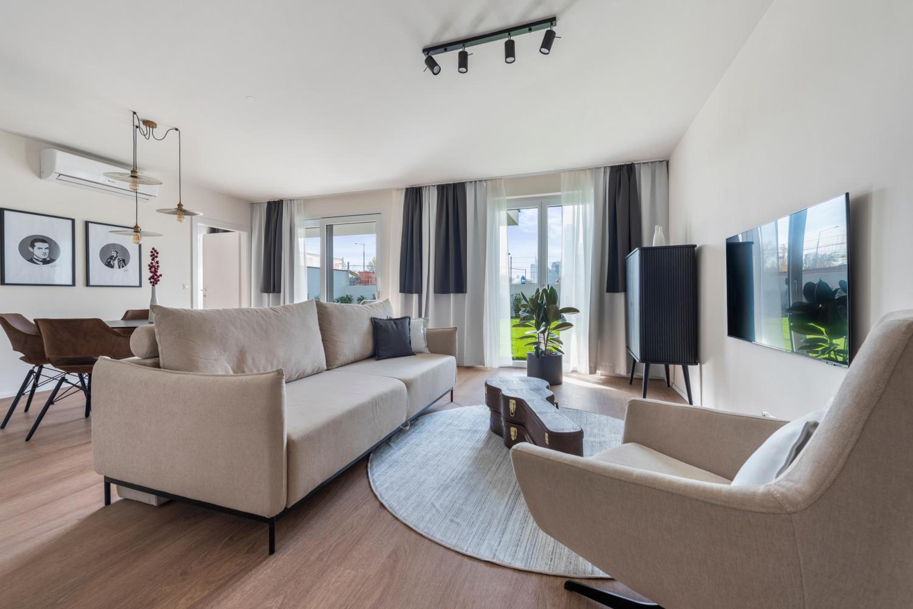 Apartment with Garden View