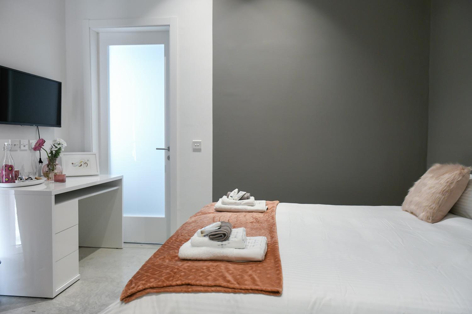 Double Room with Balcony - Photo 6