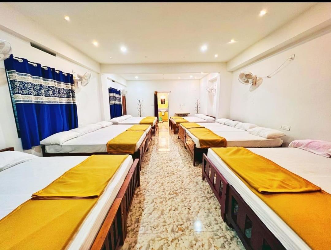 10-Bed Mixed Dormitory Room photo 1