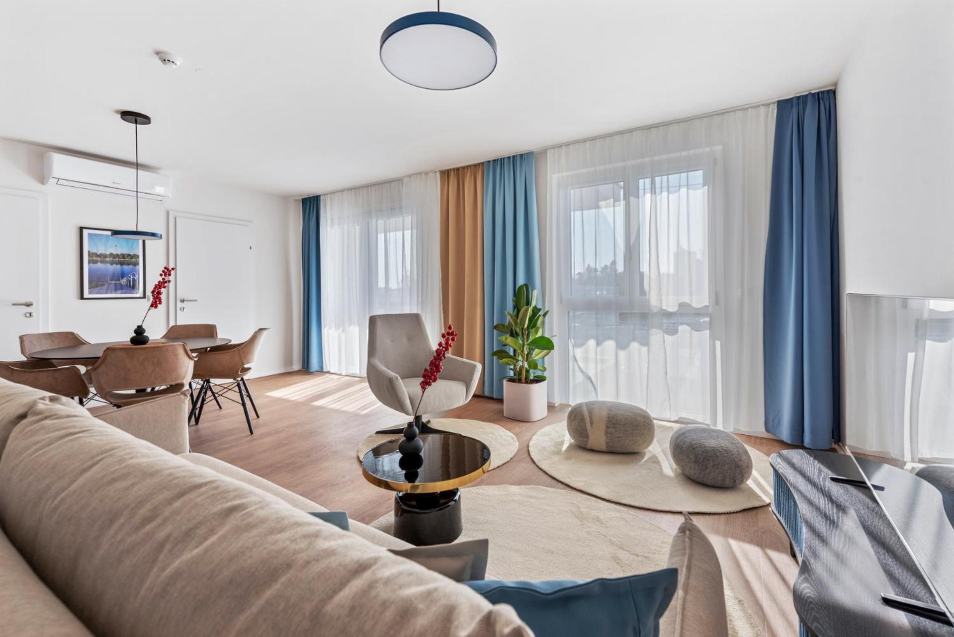 Apartment with Lake View