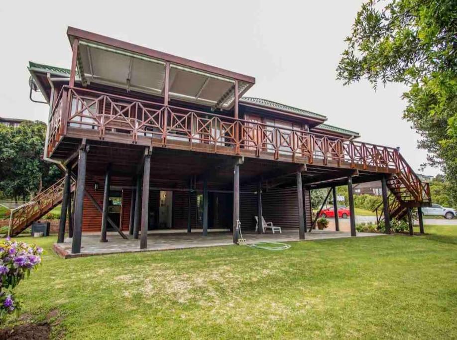 Three-Bedroom House photo 2