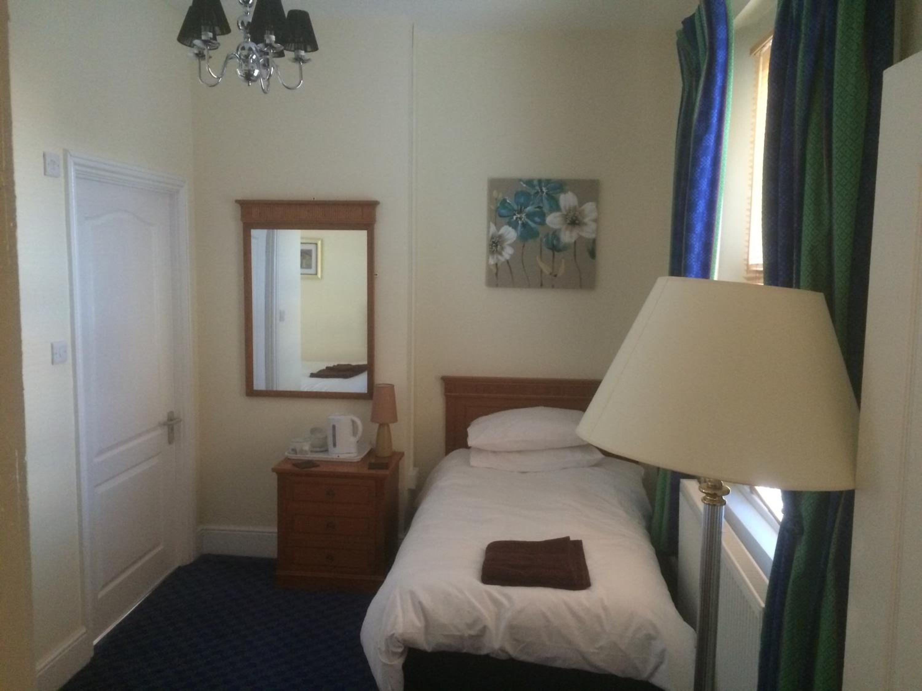 Budget Twin Room - Photo 1