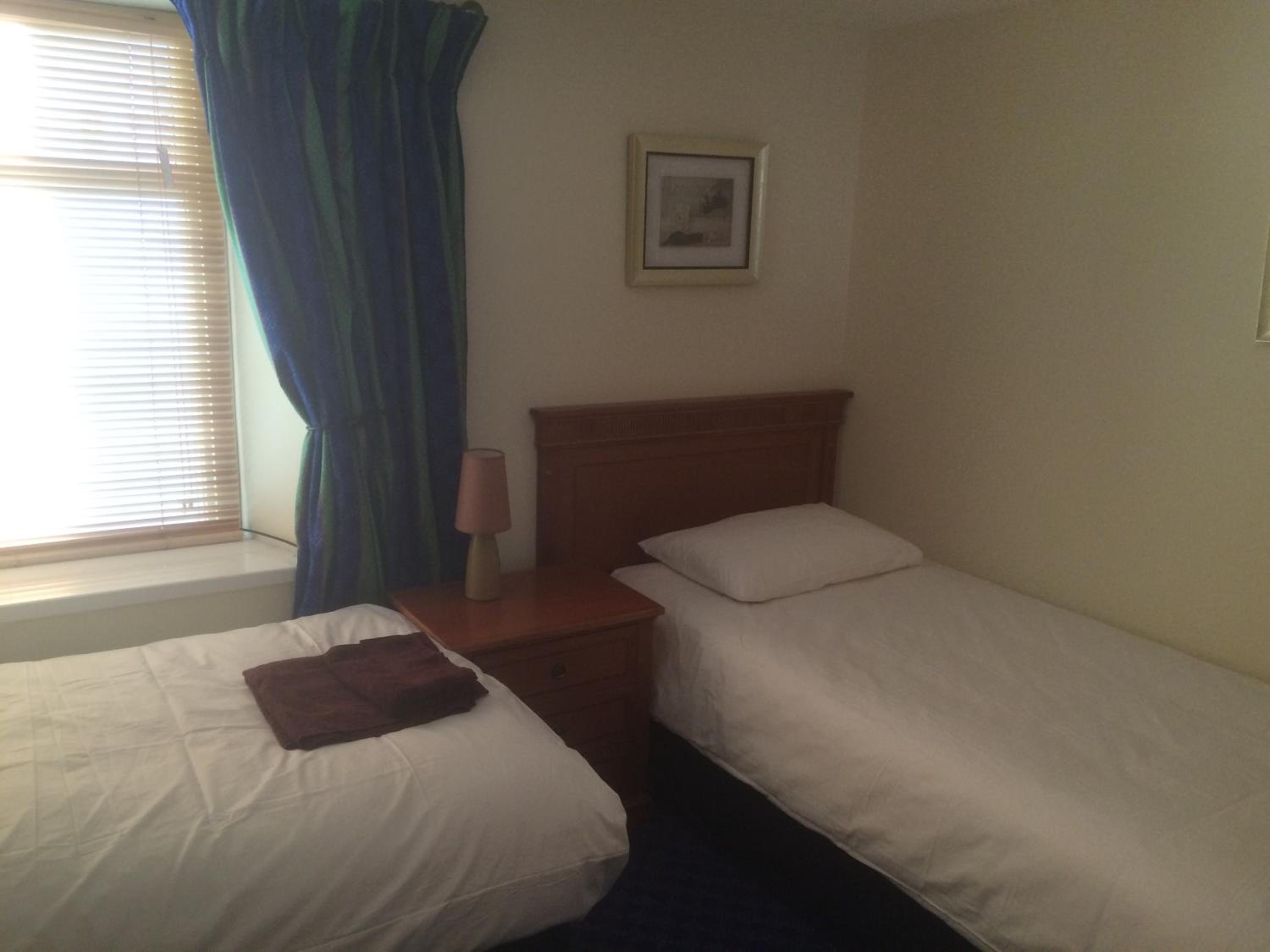 Budget Twin Room - Photo 2