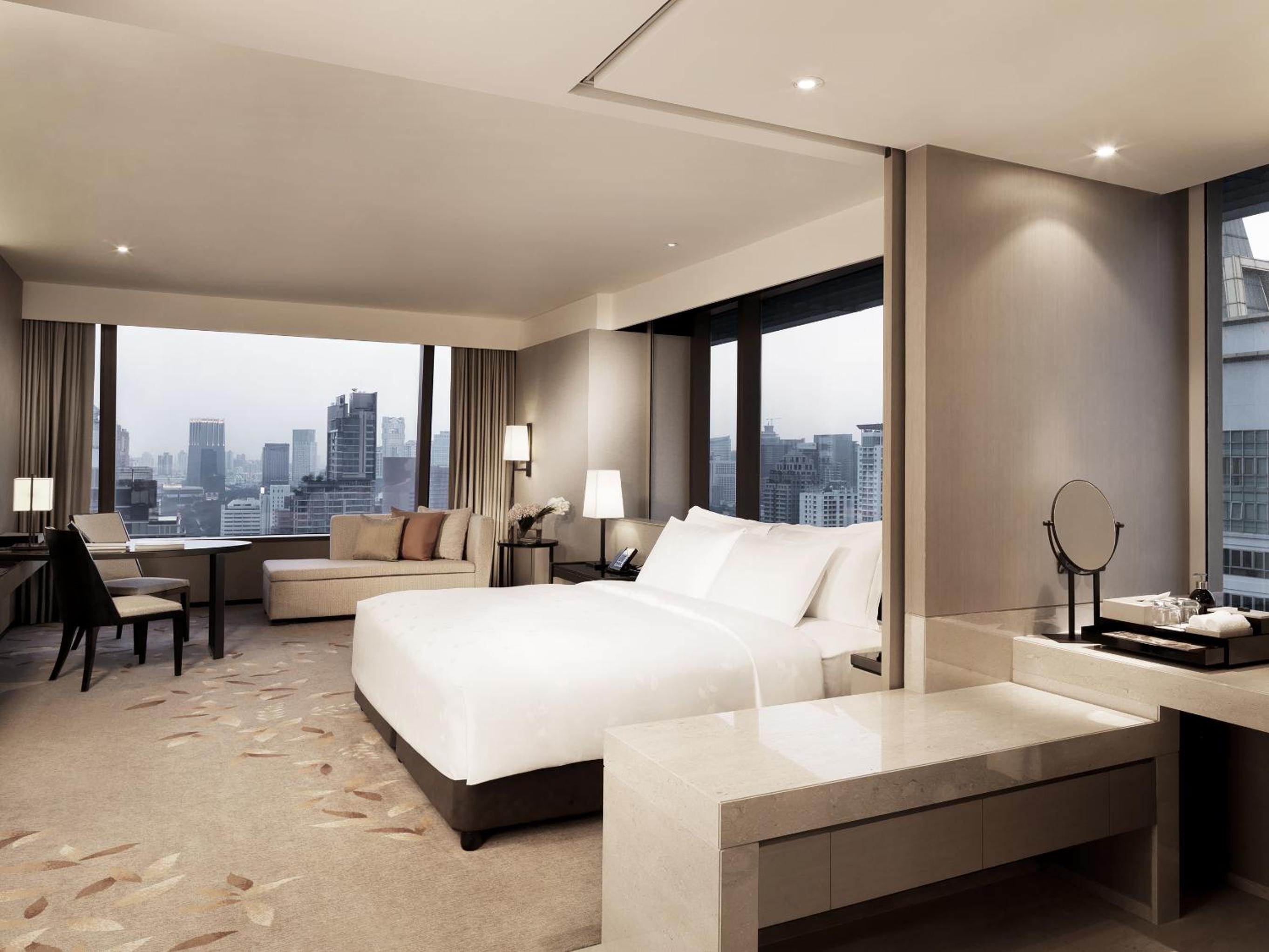 Deluxe Corner Twin room with panoramic view Deluxe Corner Twin room with panoramic view