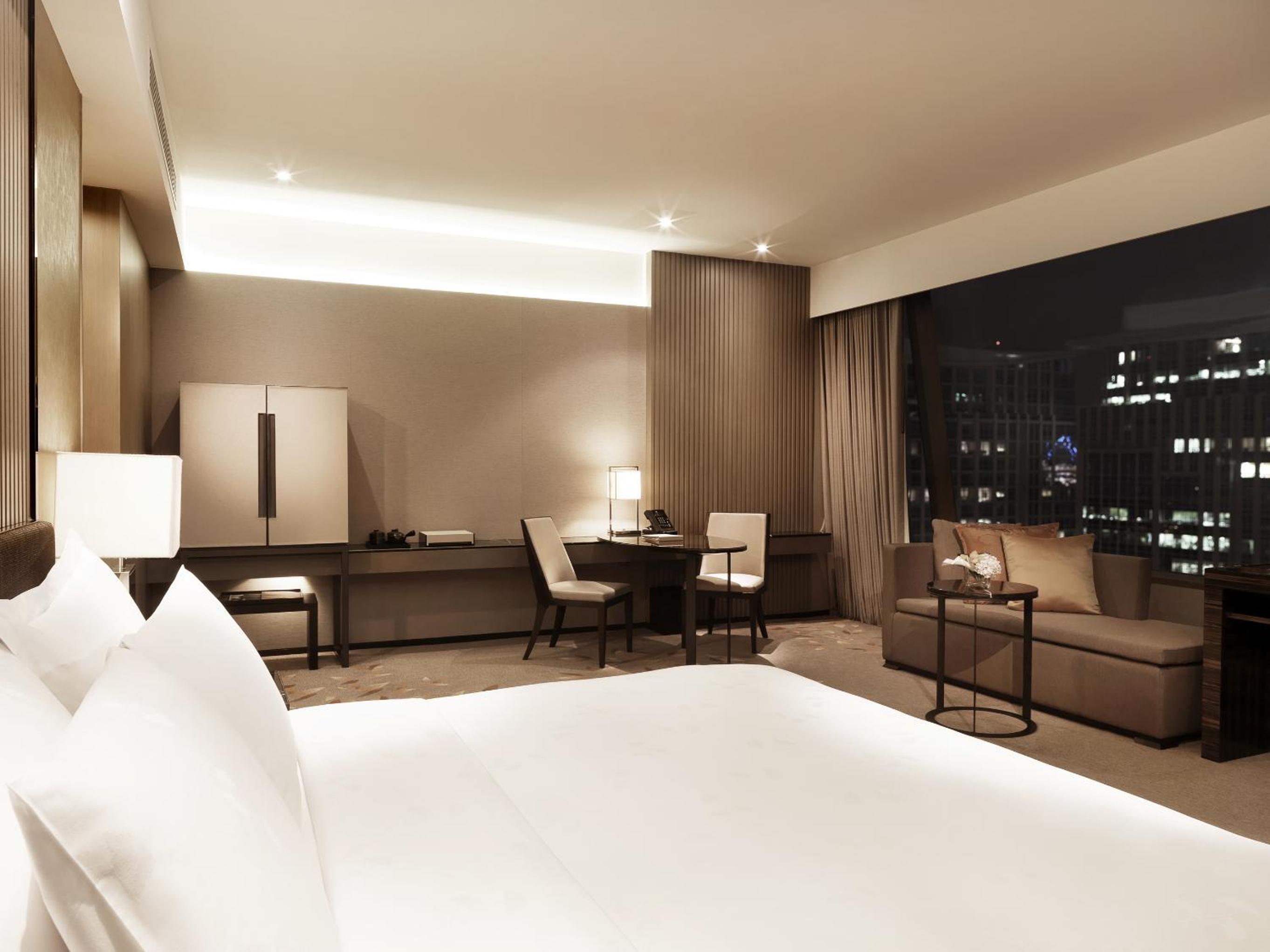 Premier Club – Club Lounge access Premier Club – Club Lounge access