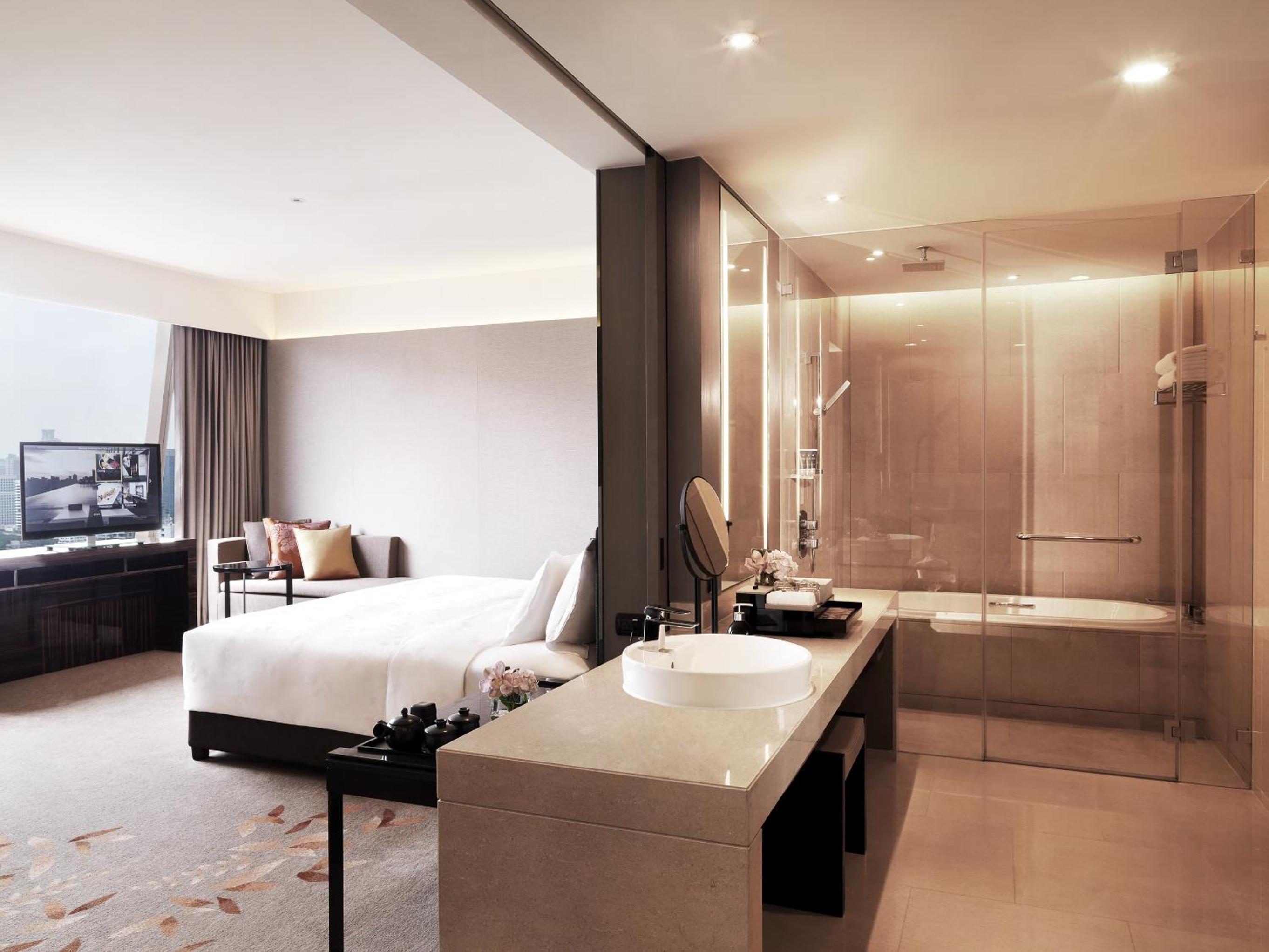 Premier Club – Club Lounge access Premier Club – Club Lounge access