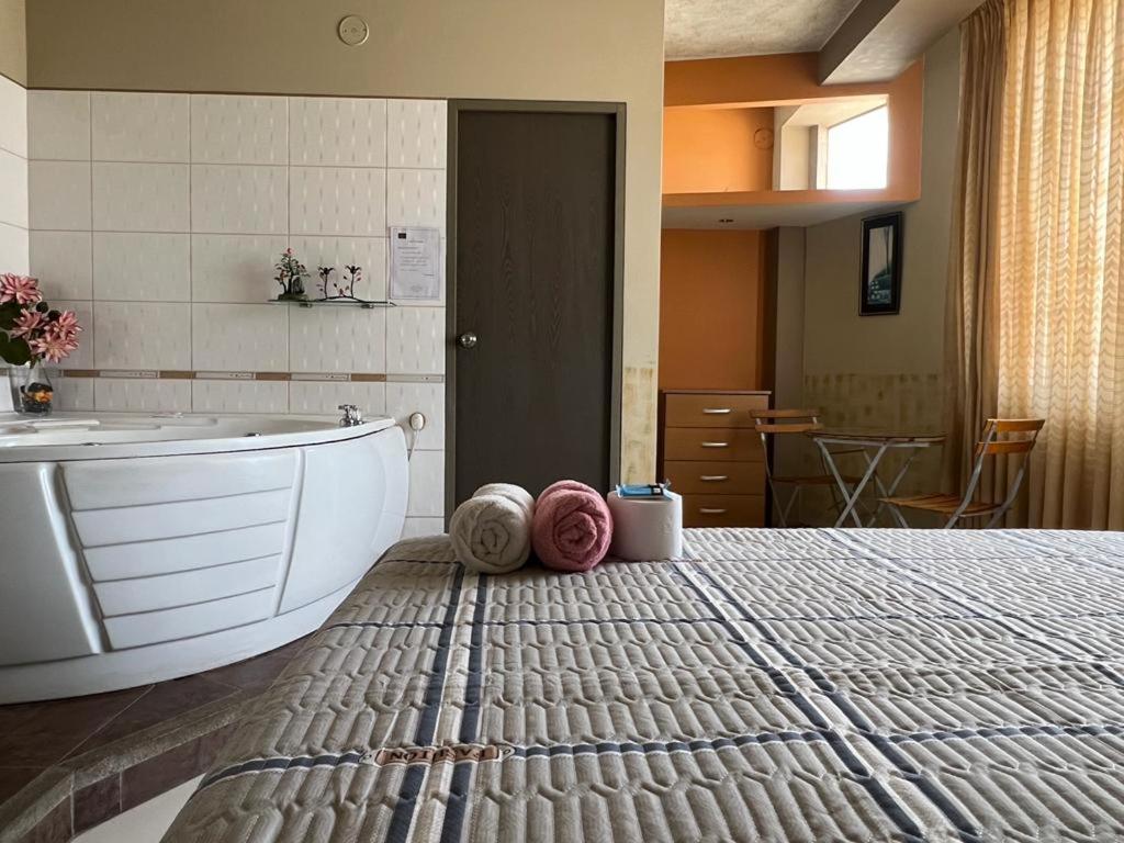 Suite with Hot Tub photo 3