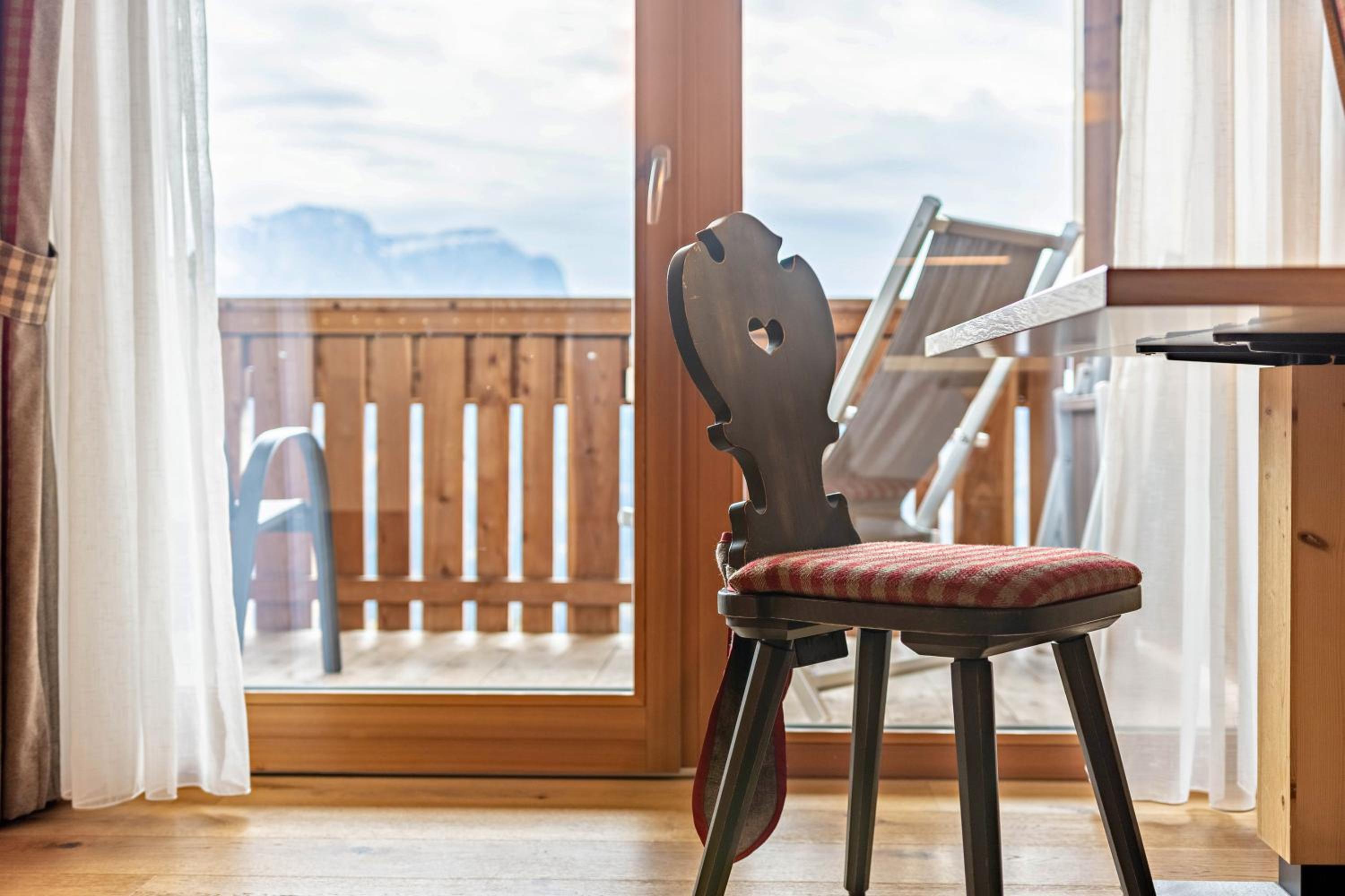 Two-Bedroom Deluxe Apartment with Garden View photo 2