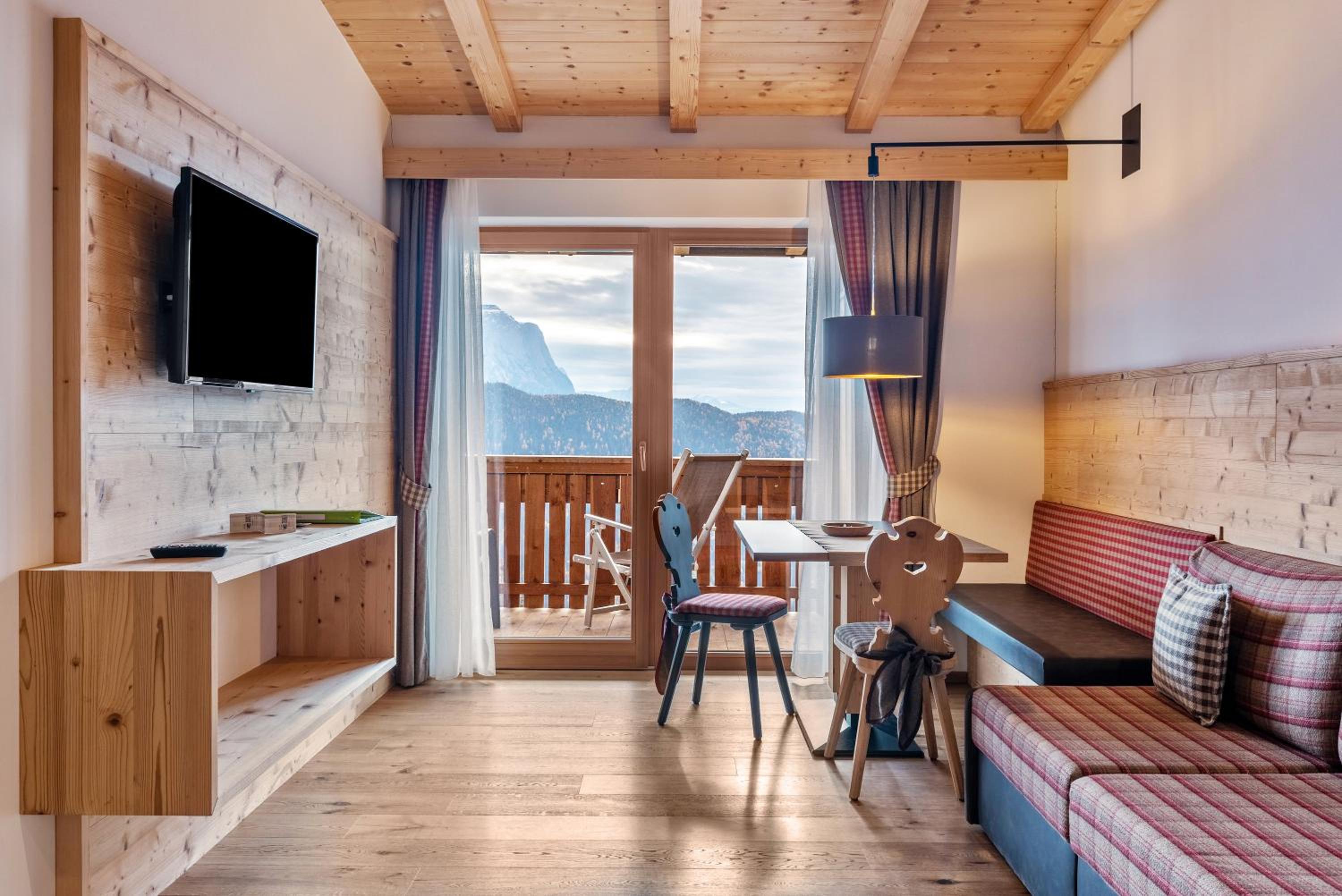 Two-Bedroom Deluxe Apartment with Garden View photo 1