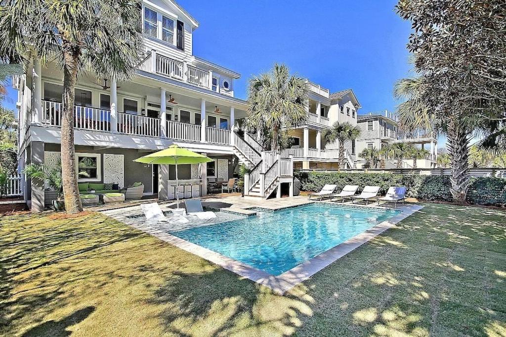 Seven-Bedroom House photo 3
