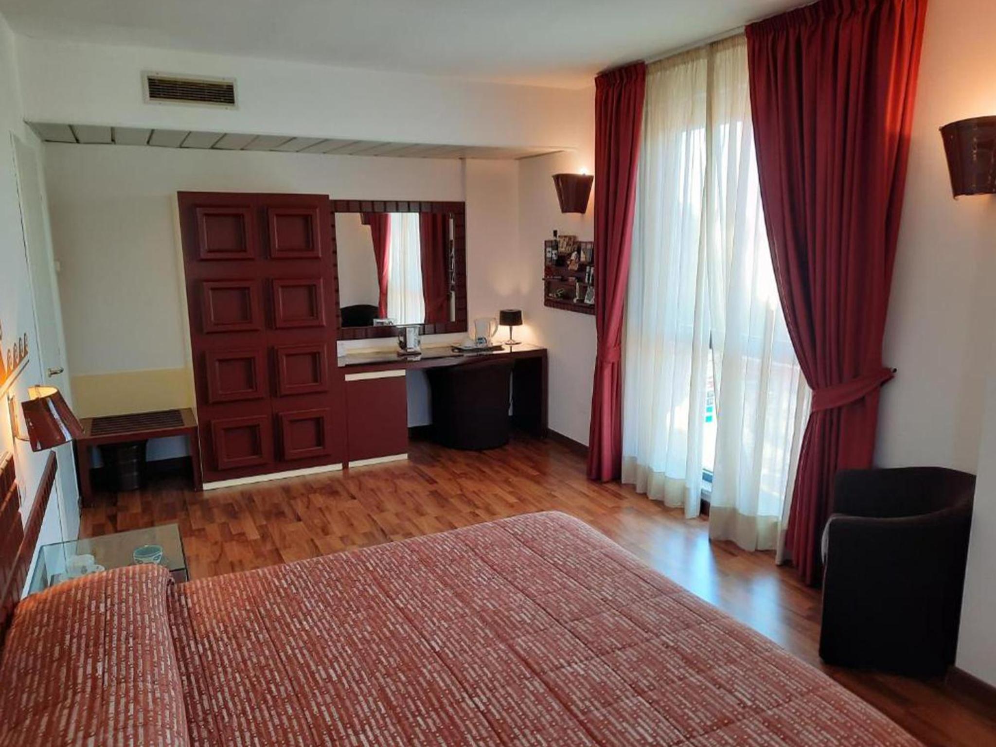 Suite - Photo 9