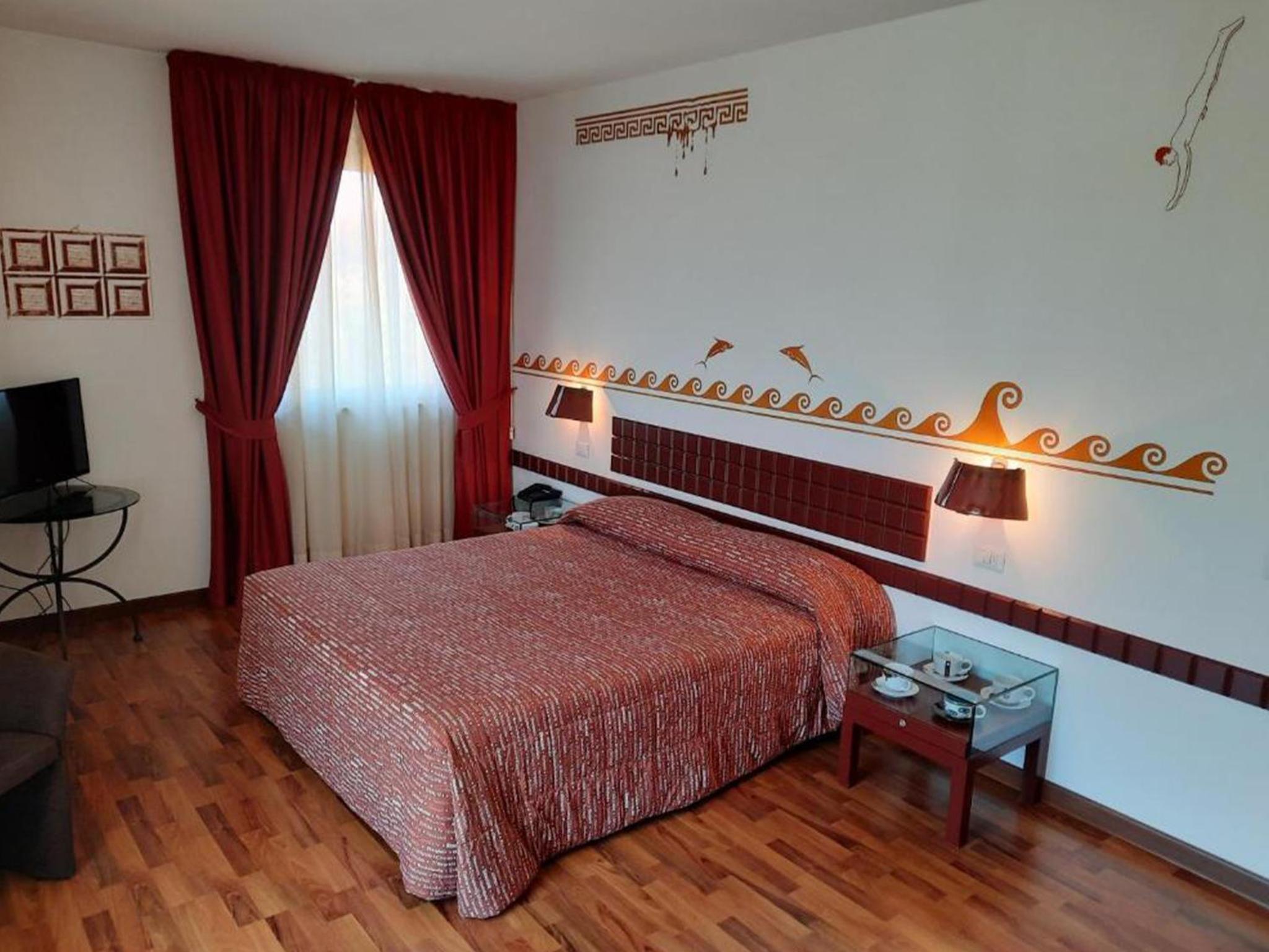 Suite - Photo 1