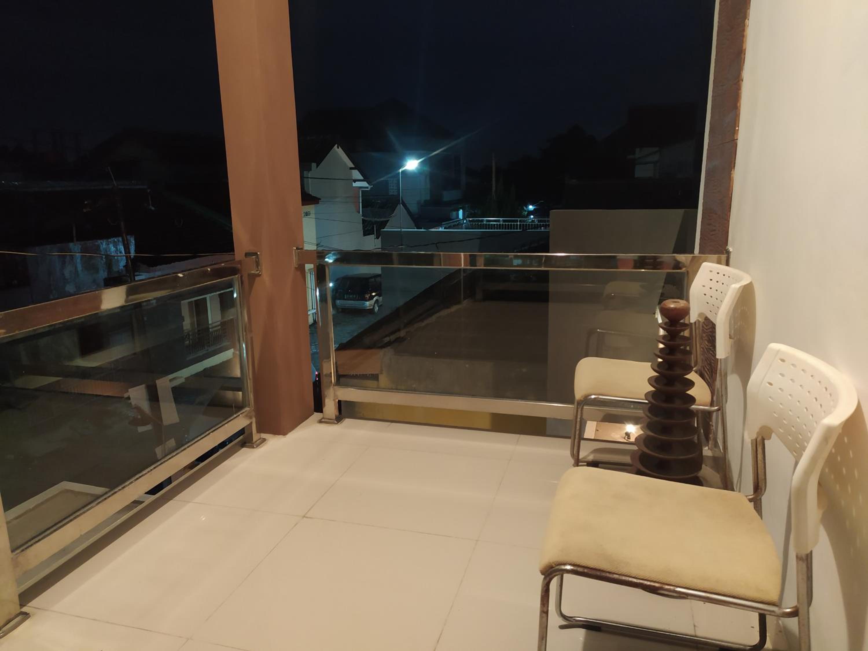 Four-Bedroom House - Photo 2