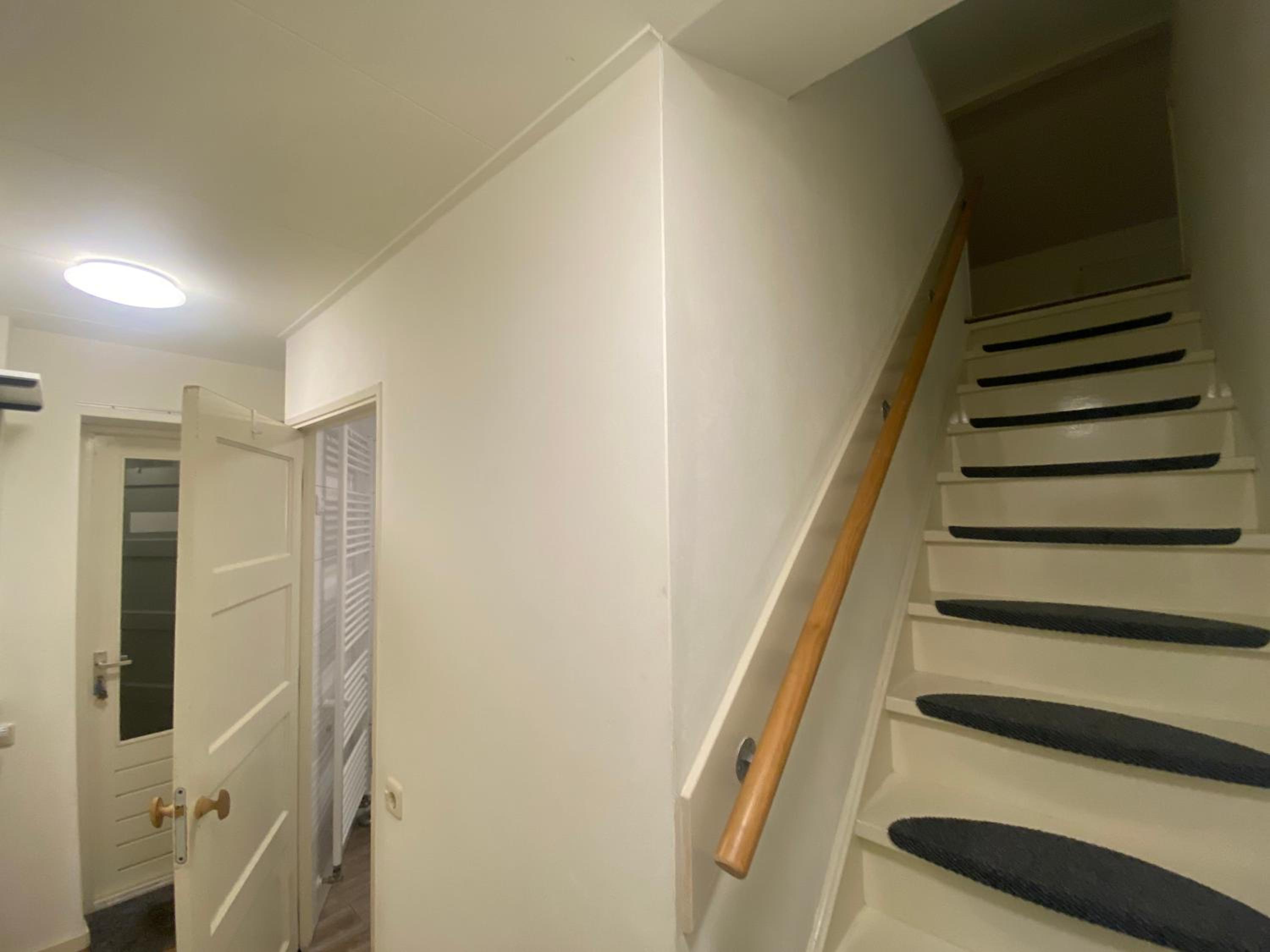 Large Twin Room - Photo 7