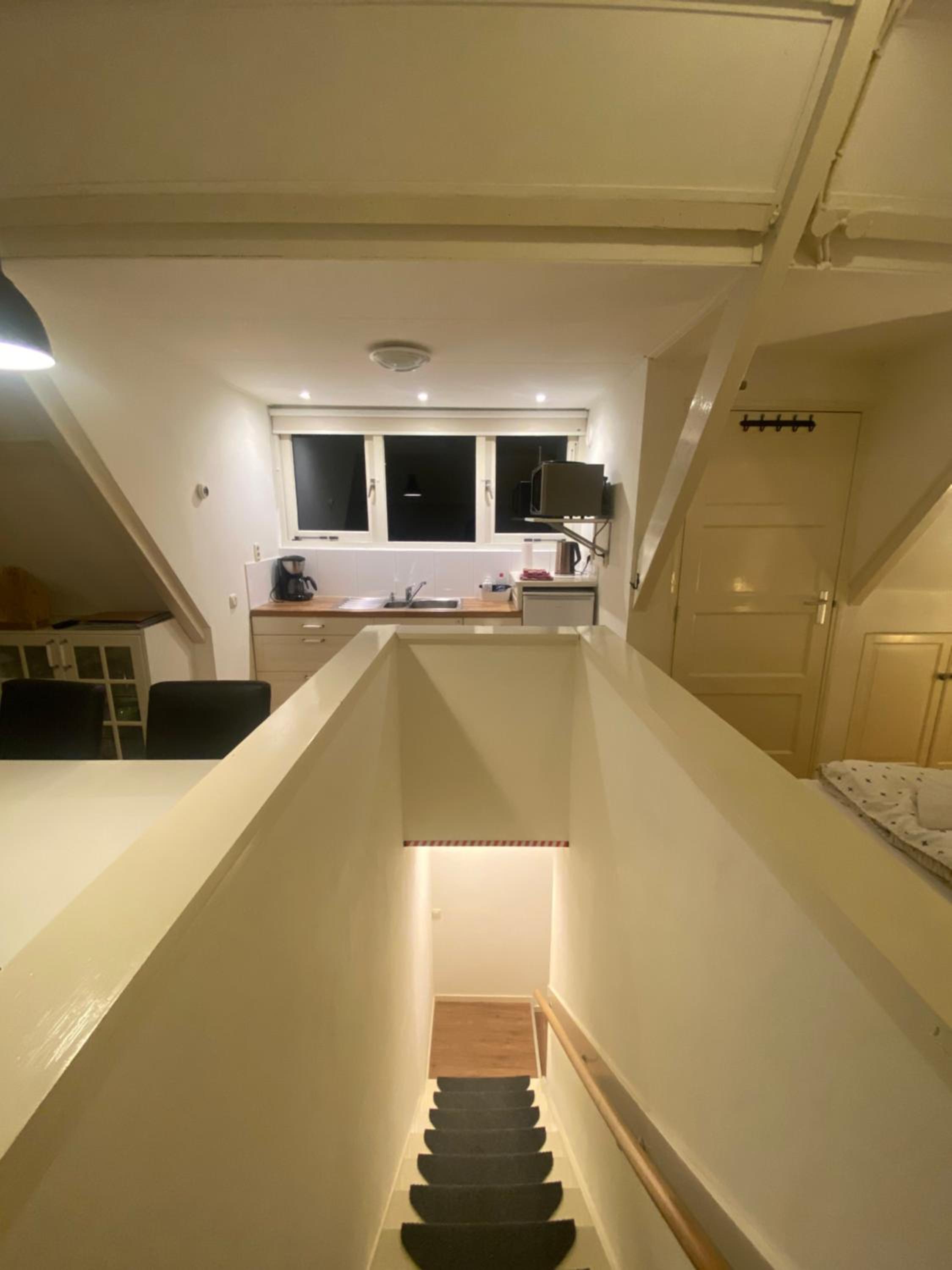 Large Twin Room - Photo 10