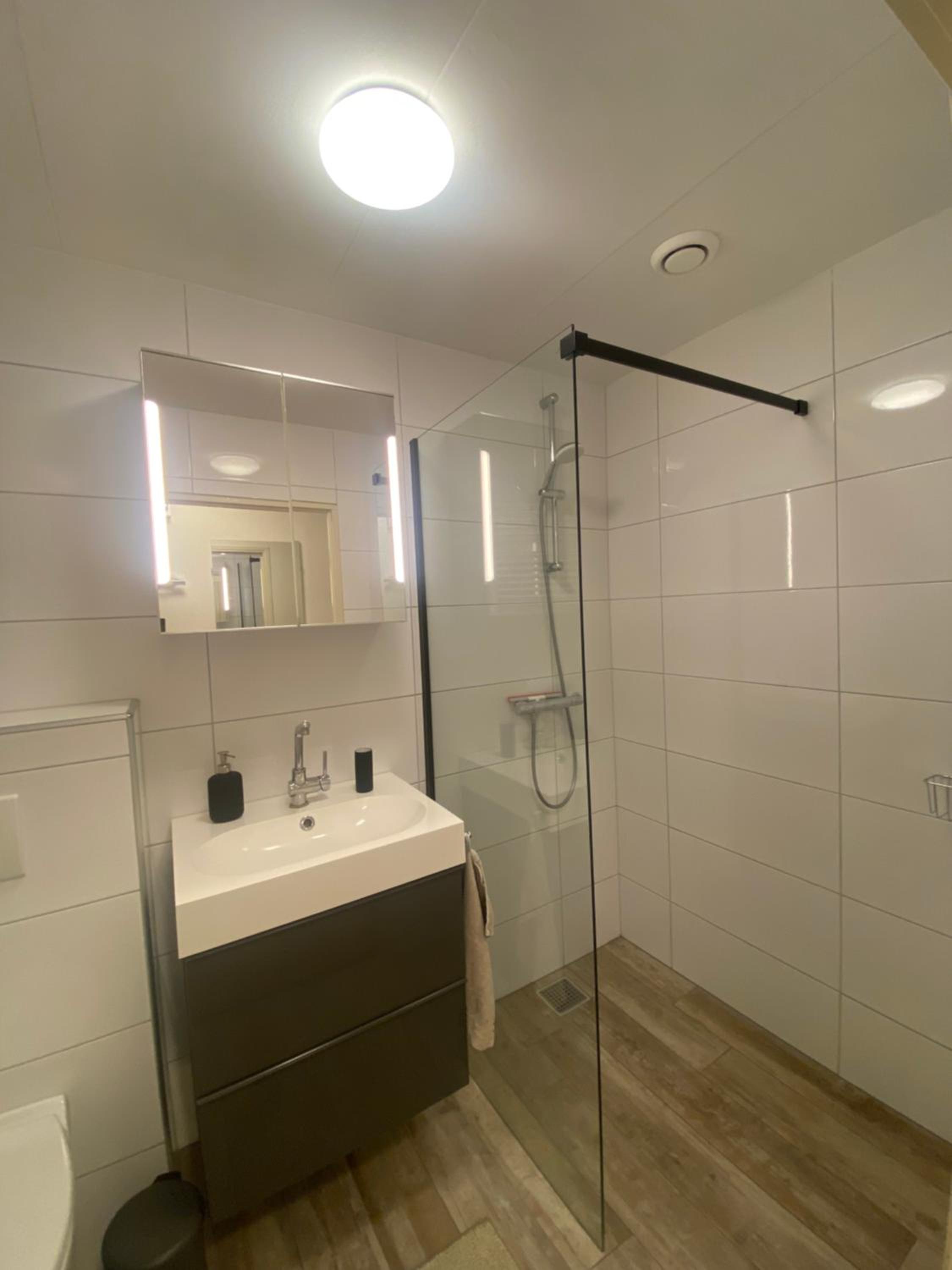 Large Twin Room - Photo 5