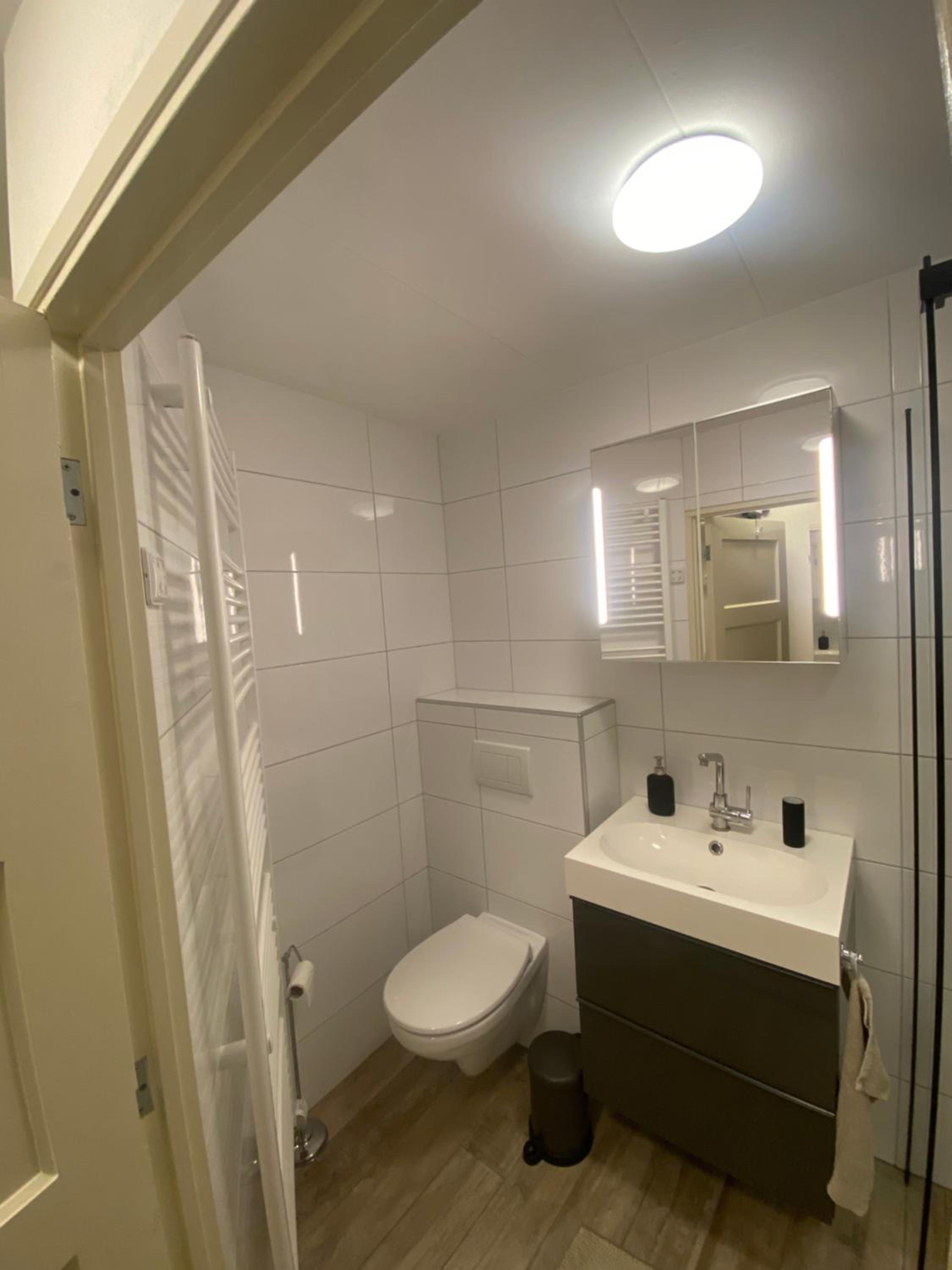 Large Twin Room - Photo 6